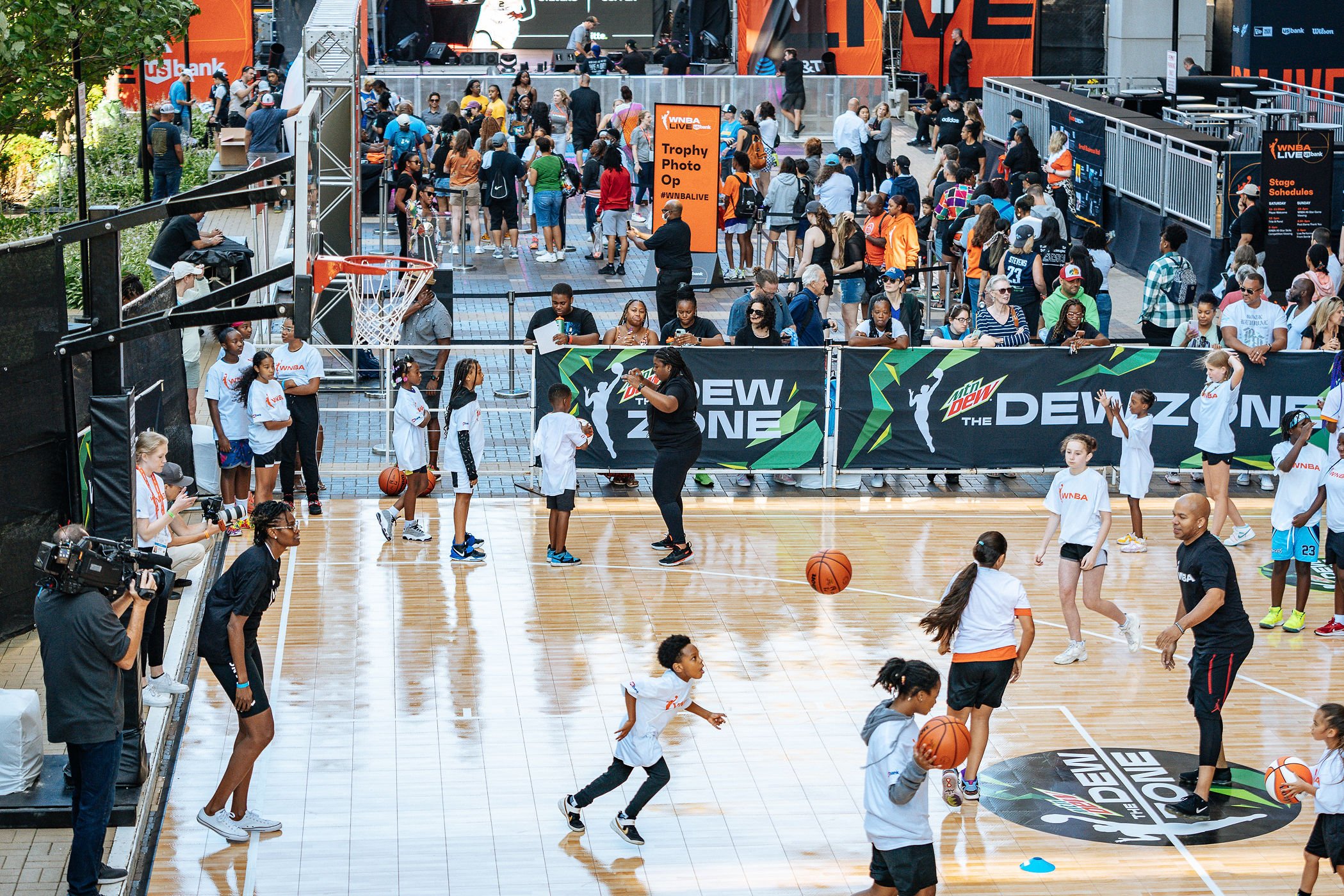 wnba-live-basketball-activation-chicago-zoe-rain-studio-events-04.jpg