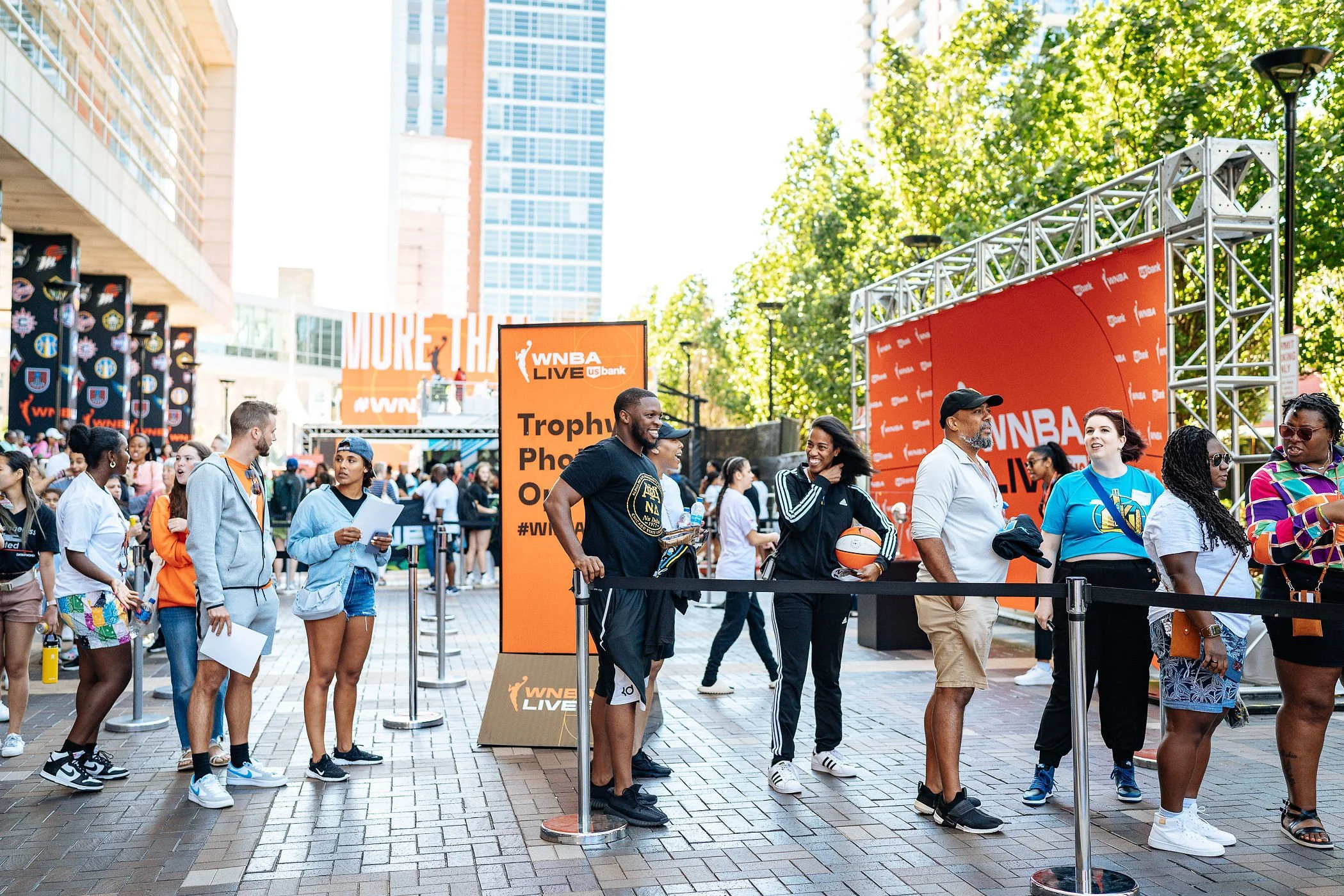 wnba-live-basketball-activation-chicago-zoe-rain-studio-events-08.jpg