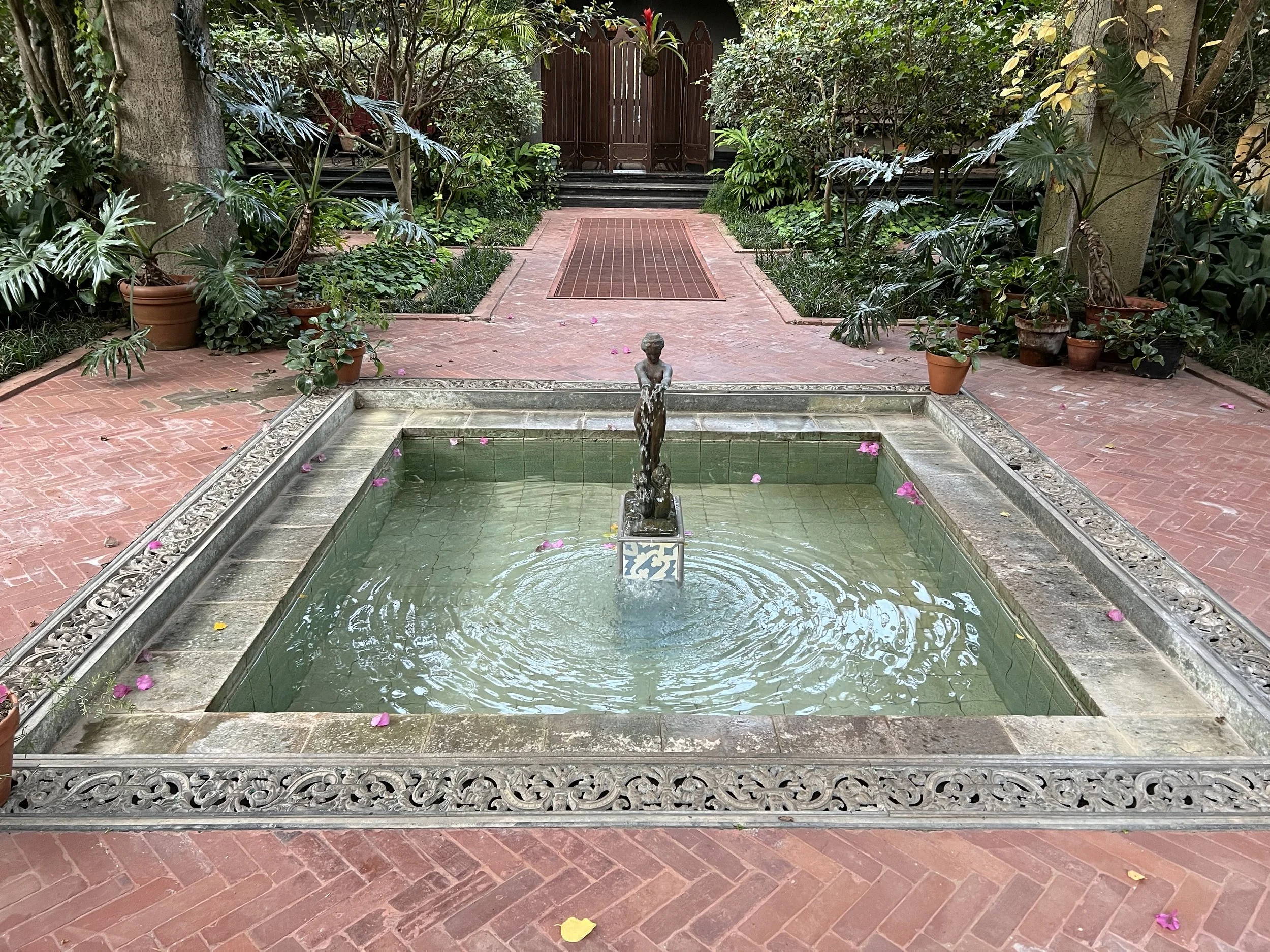 (421) 2/1: Solid Suits