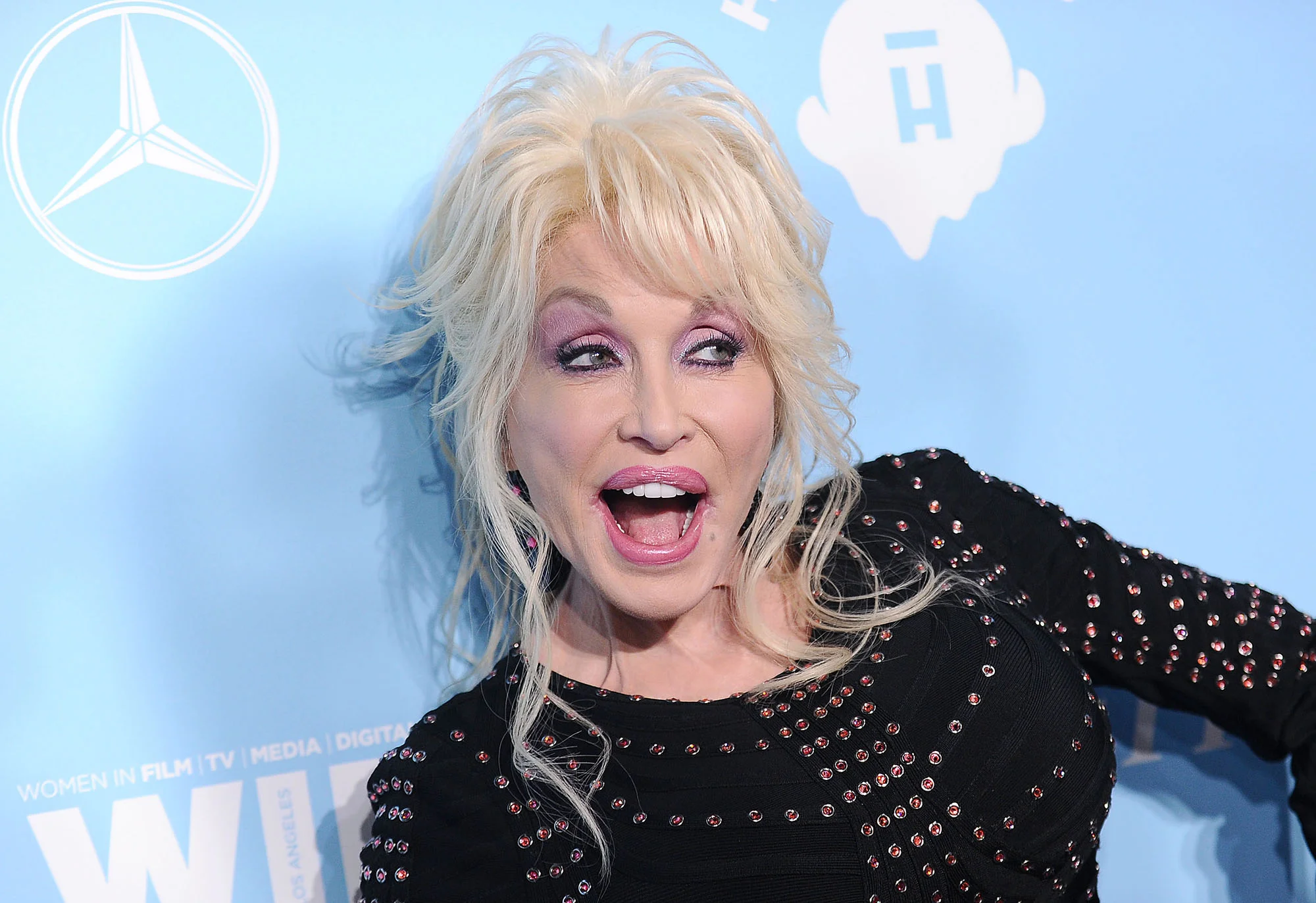 dolly-parton-miley-cyrus-liam-hemsworth.jpg