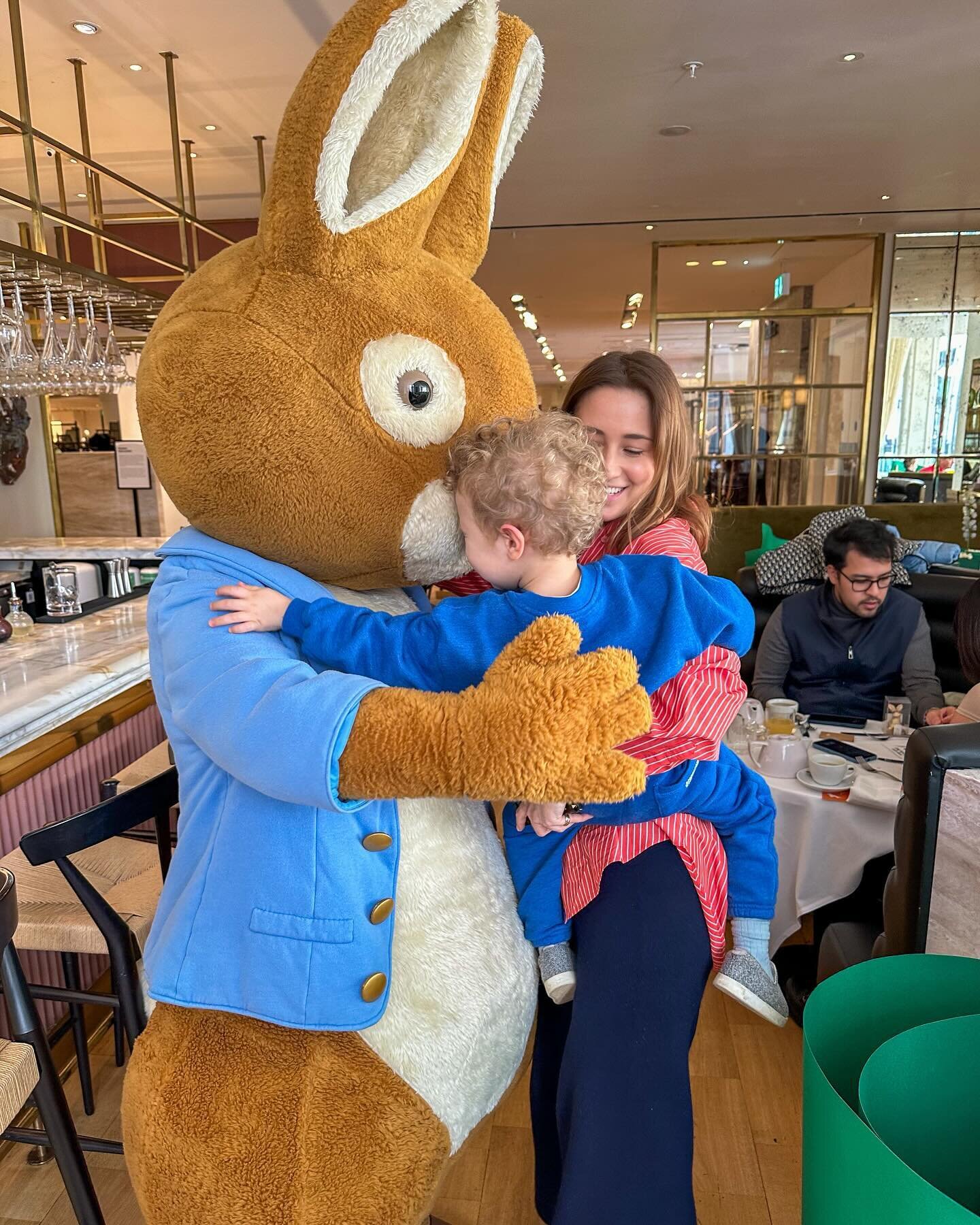 Never meet your heroes&hellip; Unless they&rsquo;re Peter Rabbit. Alllll the love, hugs and face smooshies at the sweetest @theofficialselfridges x @jackson_boxer Easter Bunny Brunch! 🐰🥕 *PR Invite