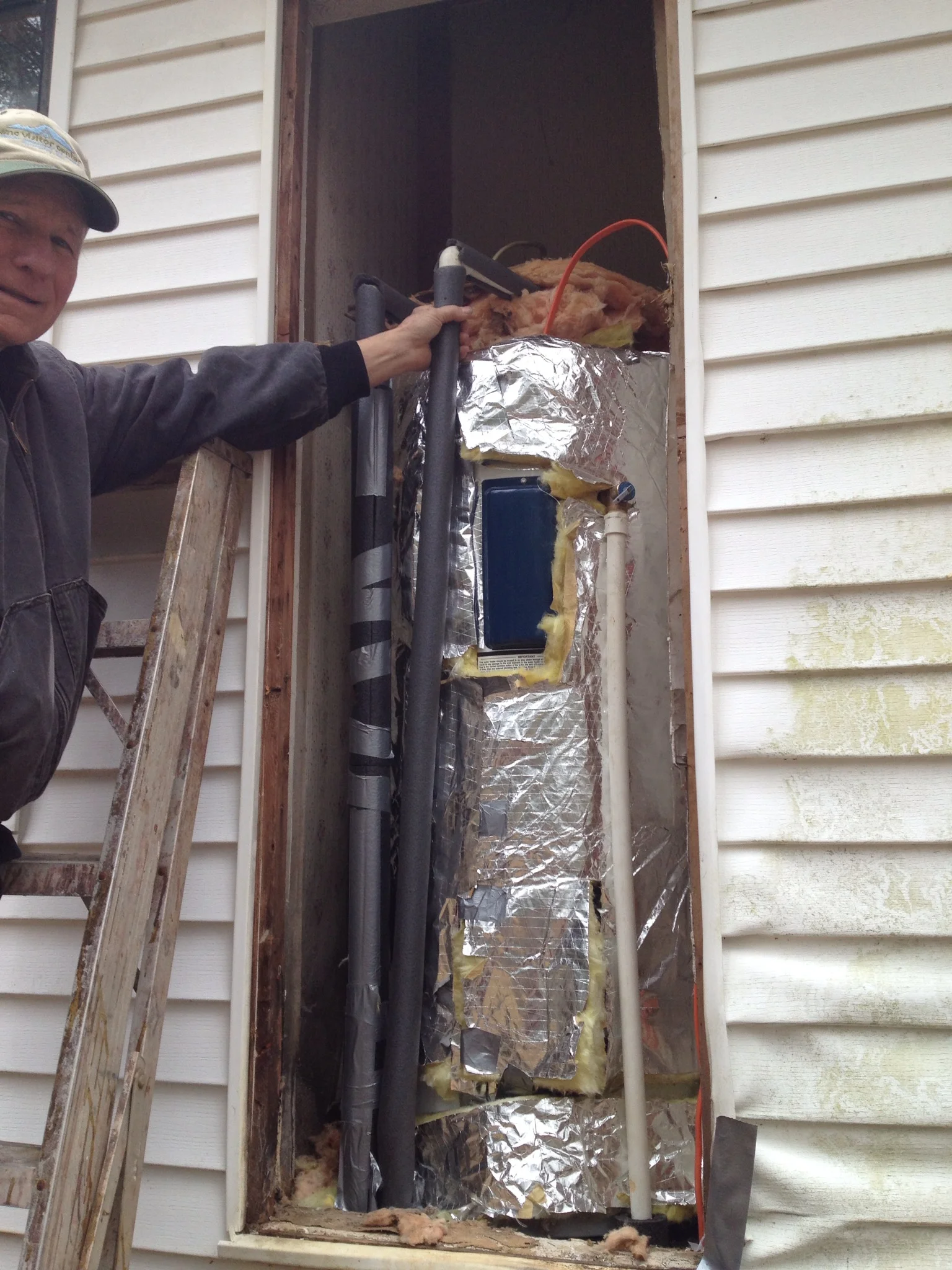 Energy Savers Volunteers Help Families