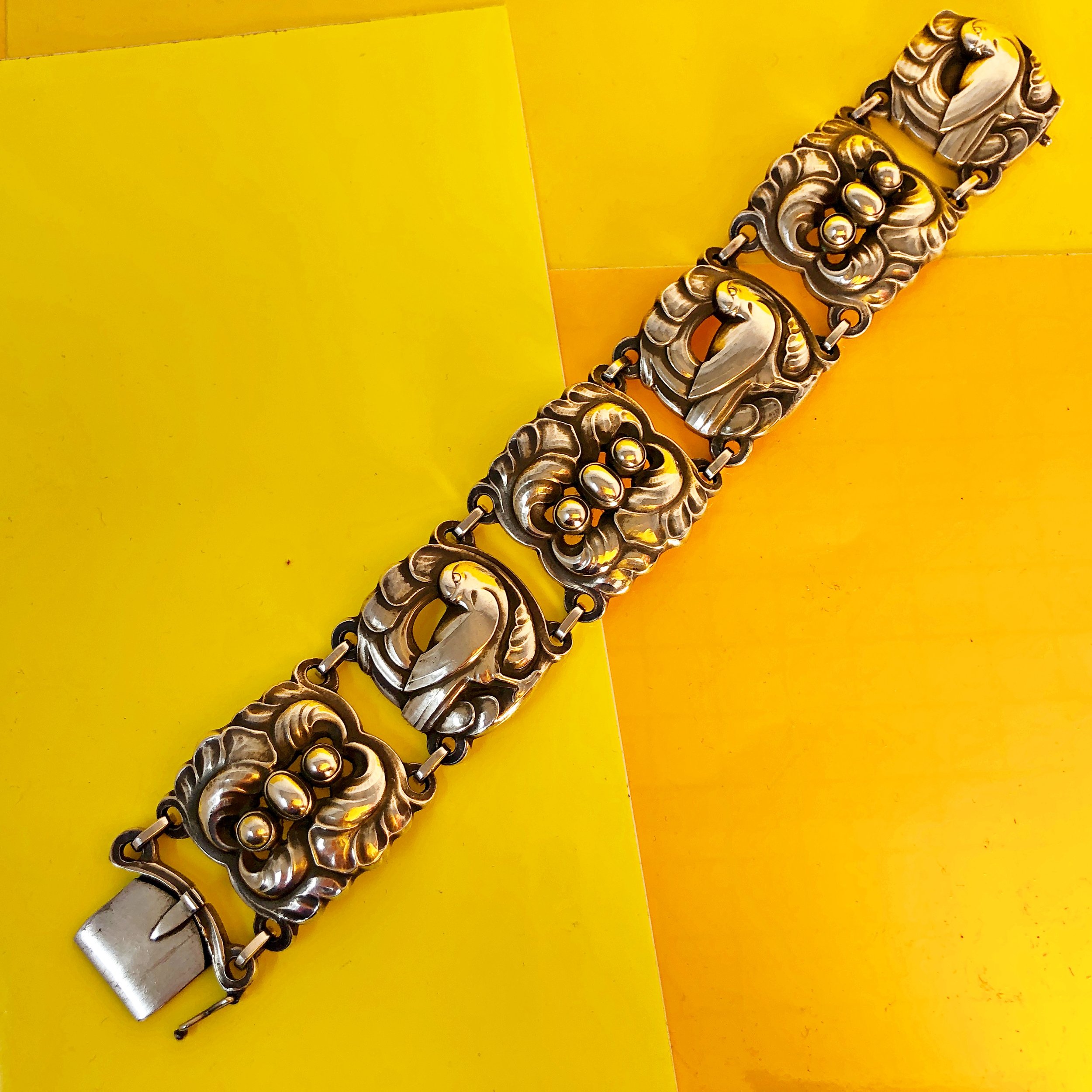 Georg Jensen, bague en or 18 carats modèle n° 111 B En vente sur