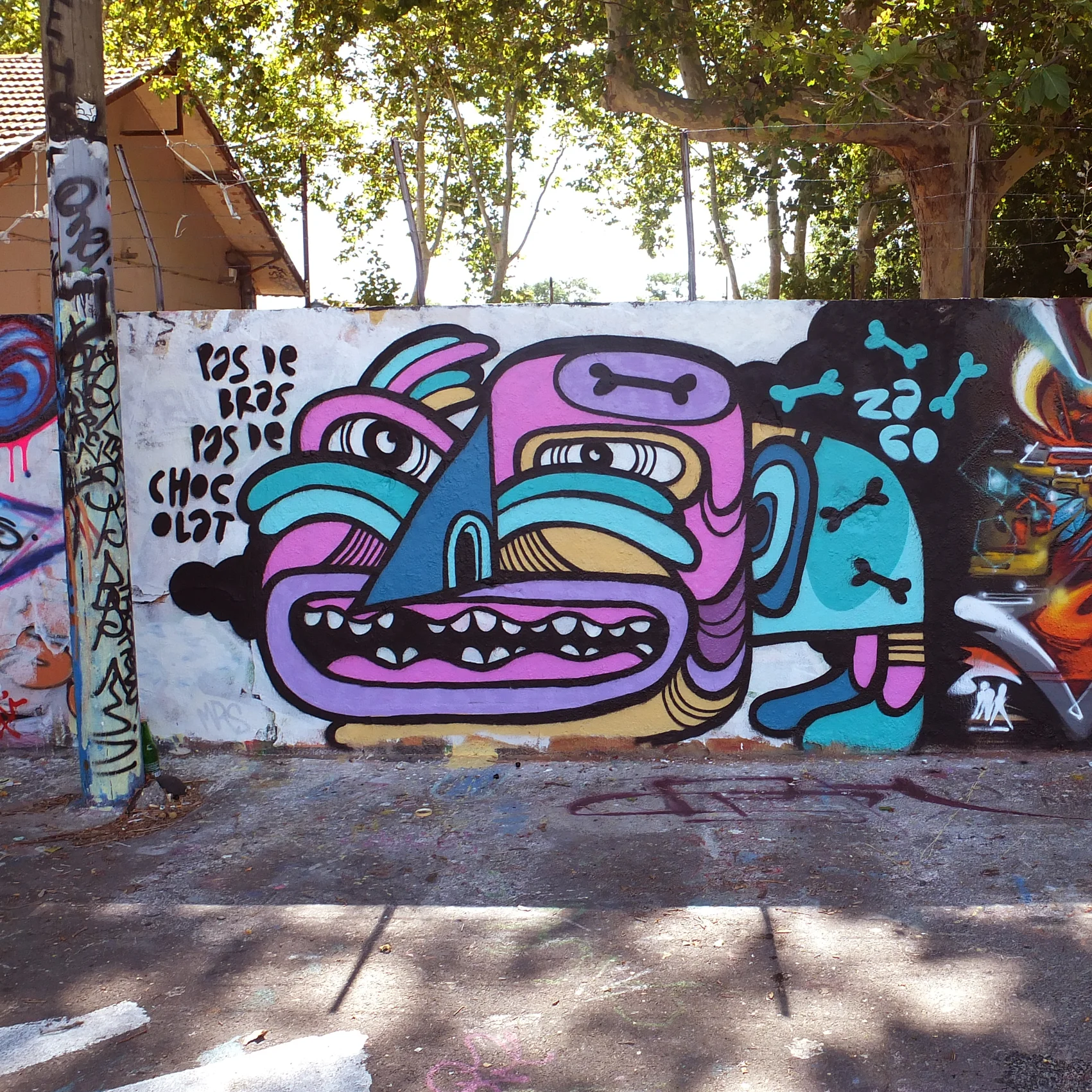 august is hot in France but it's a lovely weather to put colors on the walls !
Hope you will like it :)
There is a little video on my page too !
 
If you share this picture, please link my facebook page :
http://www.facebook.com/pages/…