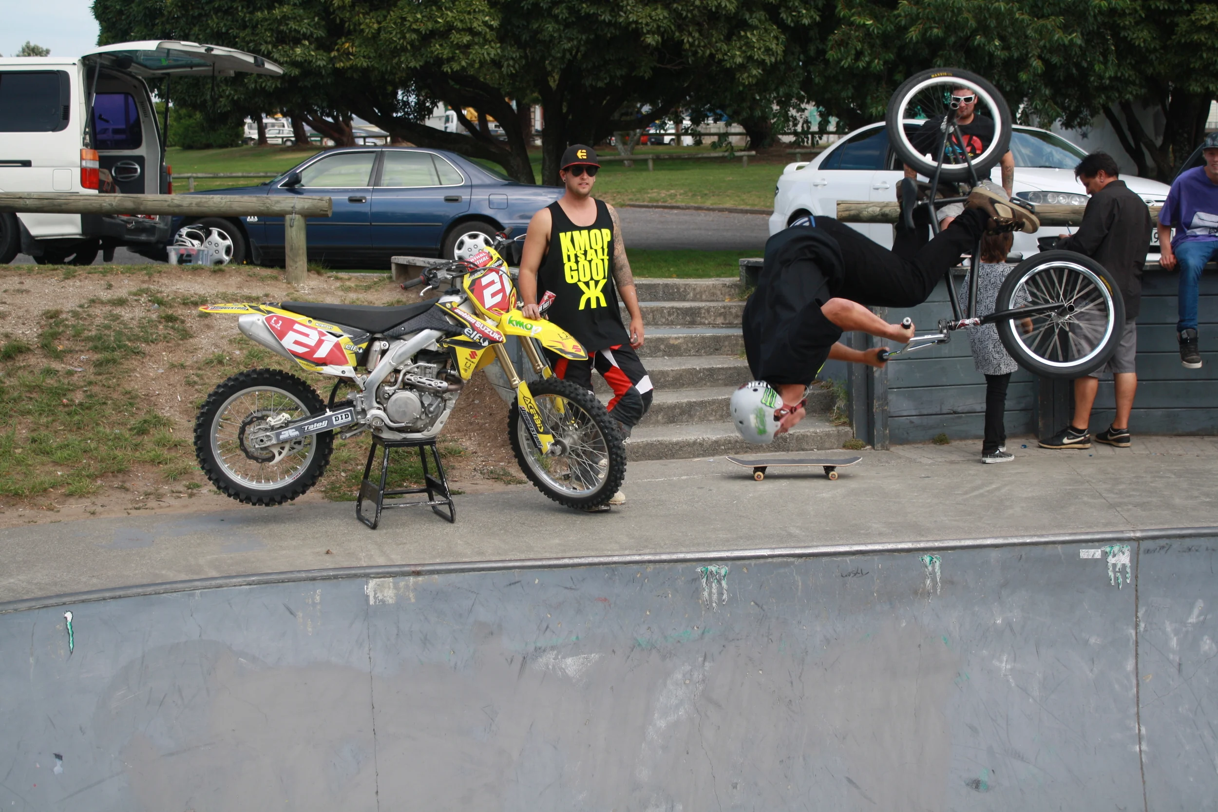 a day in the WAKEdUP office <<< photo shoot with Lee & Scott McKinstry (MotoX) & Mark Russell (BMX)