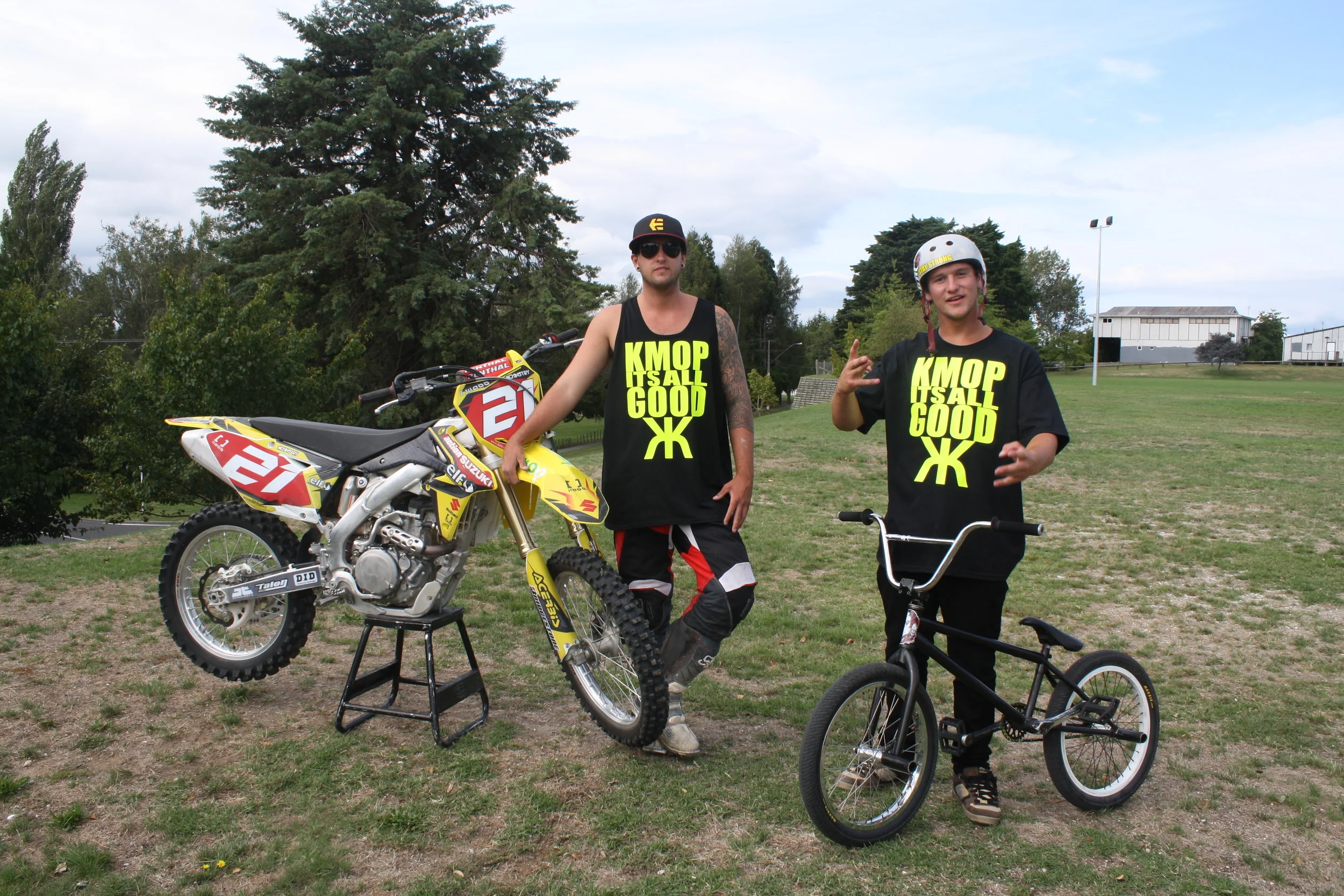 a day in the WAKEdUP office <<< photo shoot with Lee & Scott McKinstry (MotoX) & Mark Russell (BMX)