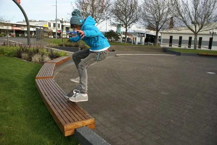 aCTioN <<< oN WAKEdUP <<<