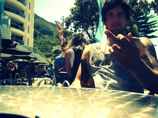 aCTioN <<< oN WAKEdUP <<<