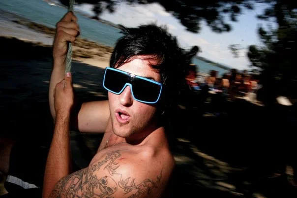 aCTioN <<< oN WAKEdUP <<<