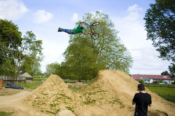 aCTioN <<< oN WAKEdUP <<<