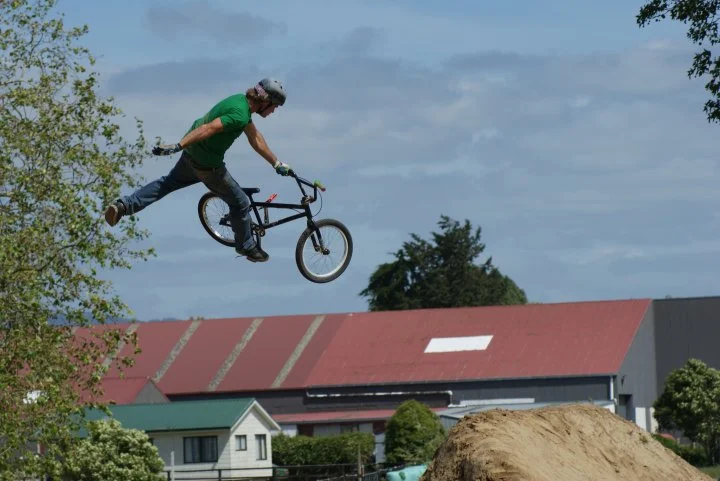 aCTioN <<< oN WAKEdUP <<<