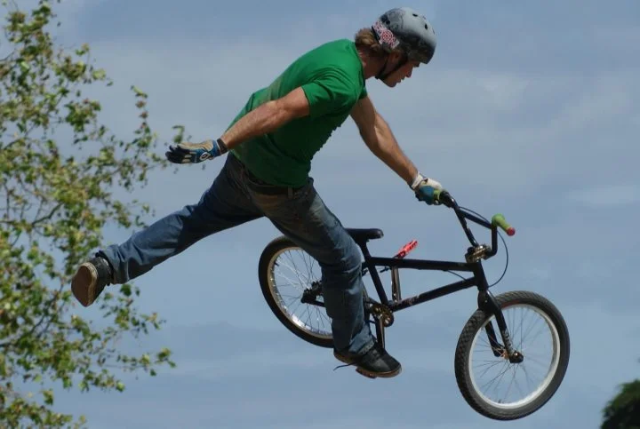 aCTioN <<< oN WAKEdUP <<<