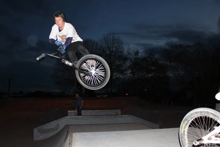 aCTioN <<< oN WAKEdUP <<<