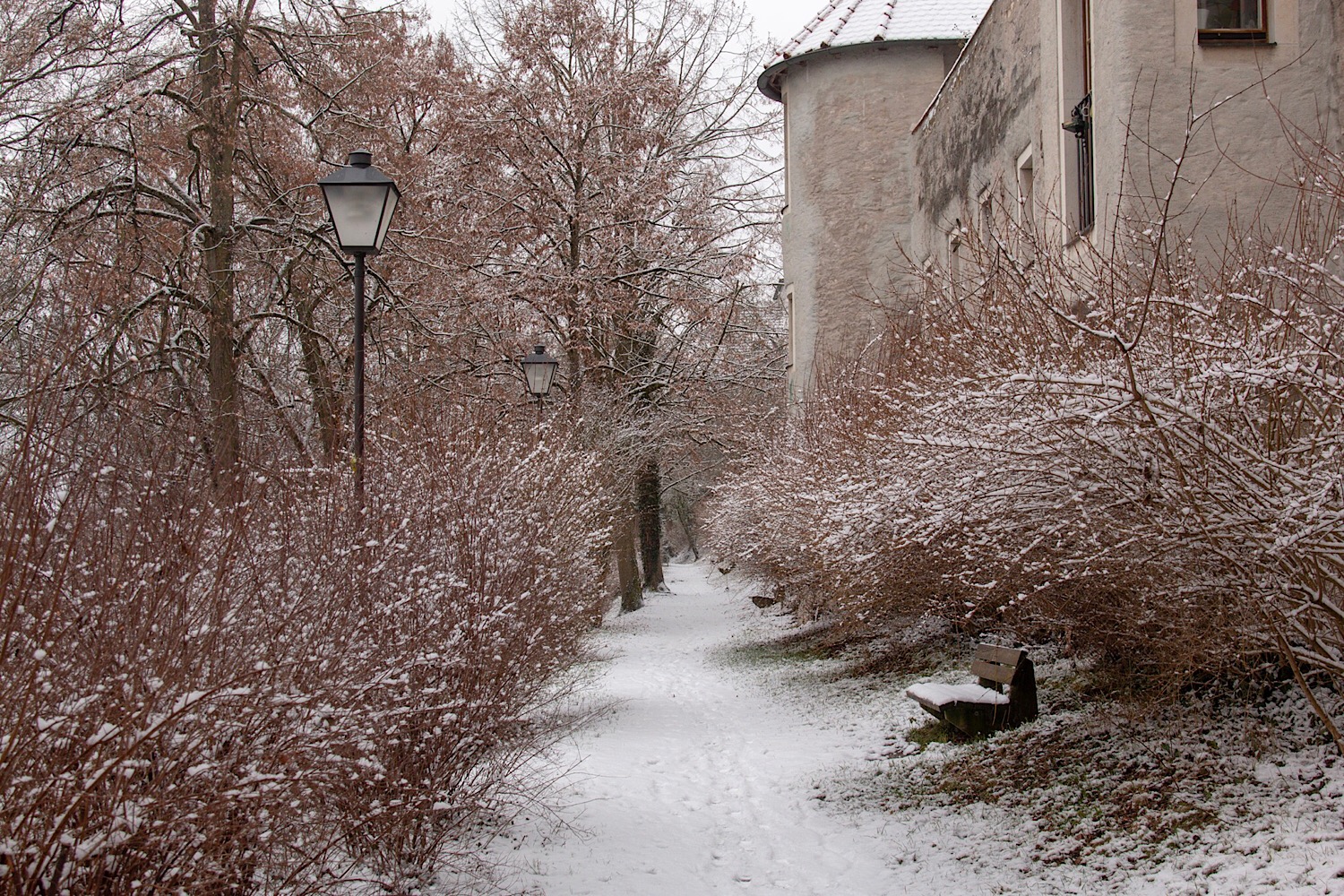 Spaziergang durch die Altstadt von Neuberg an der Donau im Schnee