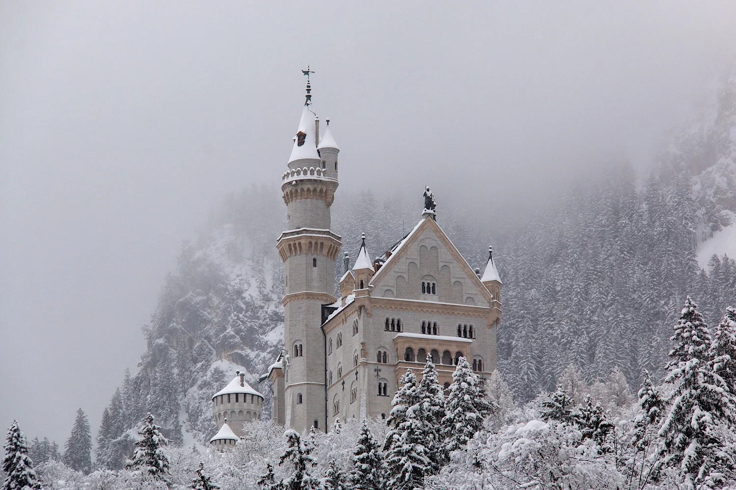 Es gibt Burgen in den Bergen