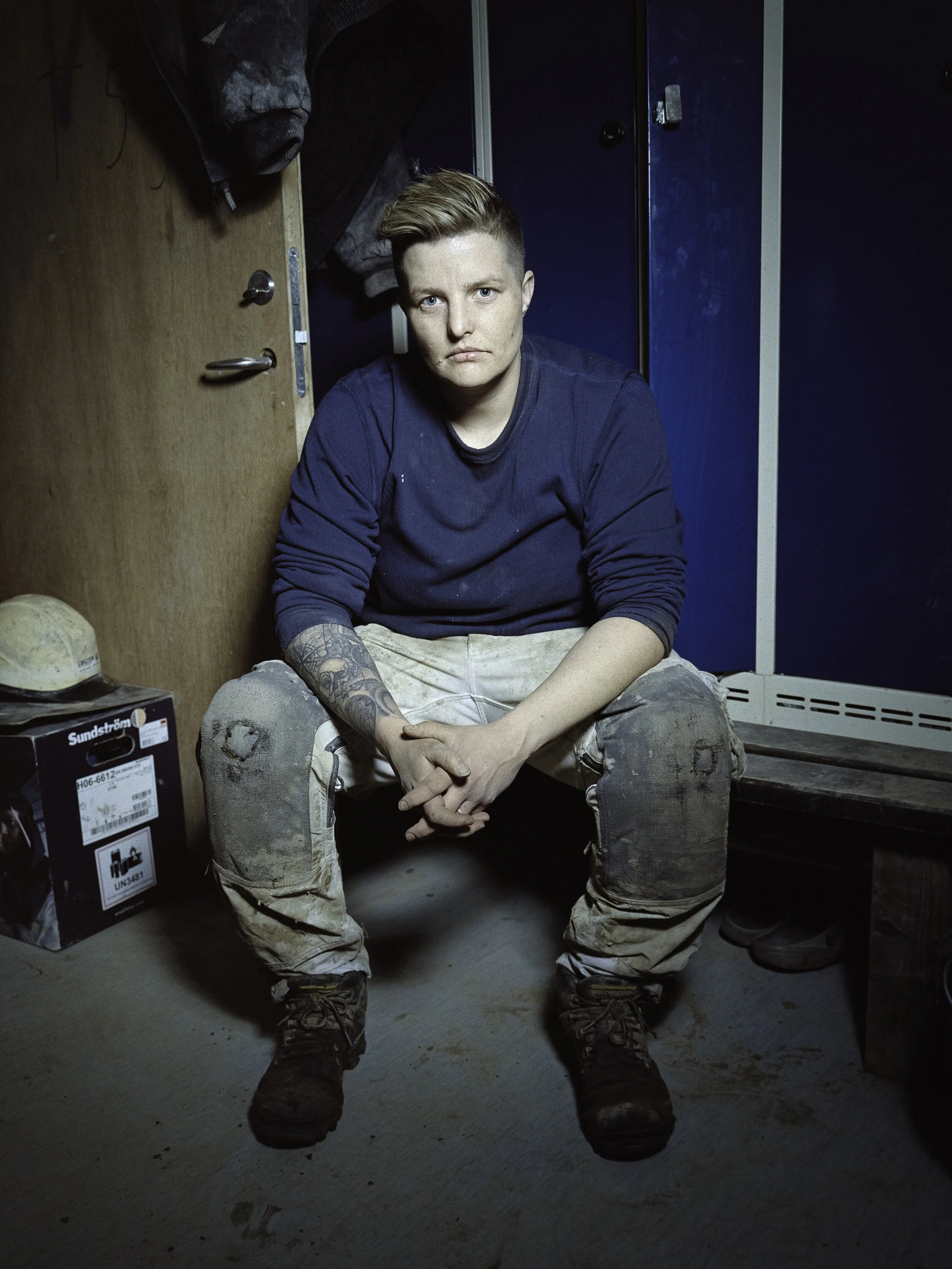  Mette Schak Dahlmann, 30 år, murer  Hvis vi lukker øjnene og forestiller os en håndværker, ser de fleste en mand for sig. Det danske arbejdsmarked og uddannelsessystem er præget af kønsopdeling. Mette Schak Dahlmann har længe forsøgt at gøre op med 