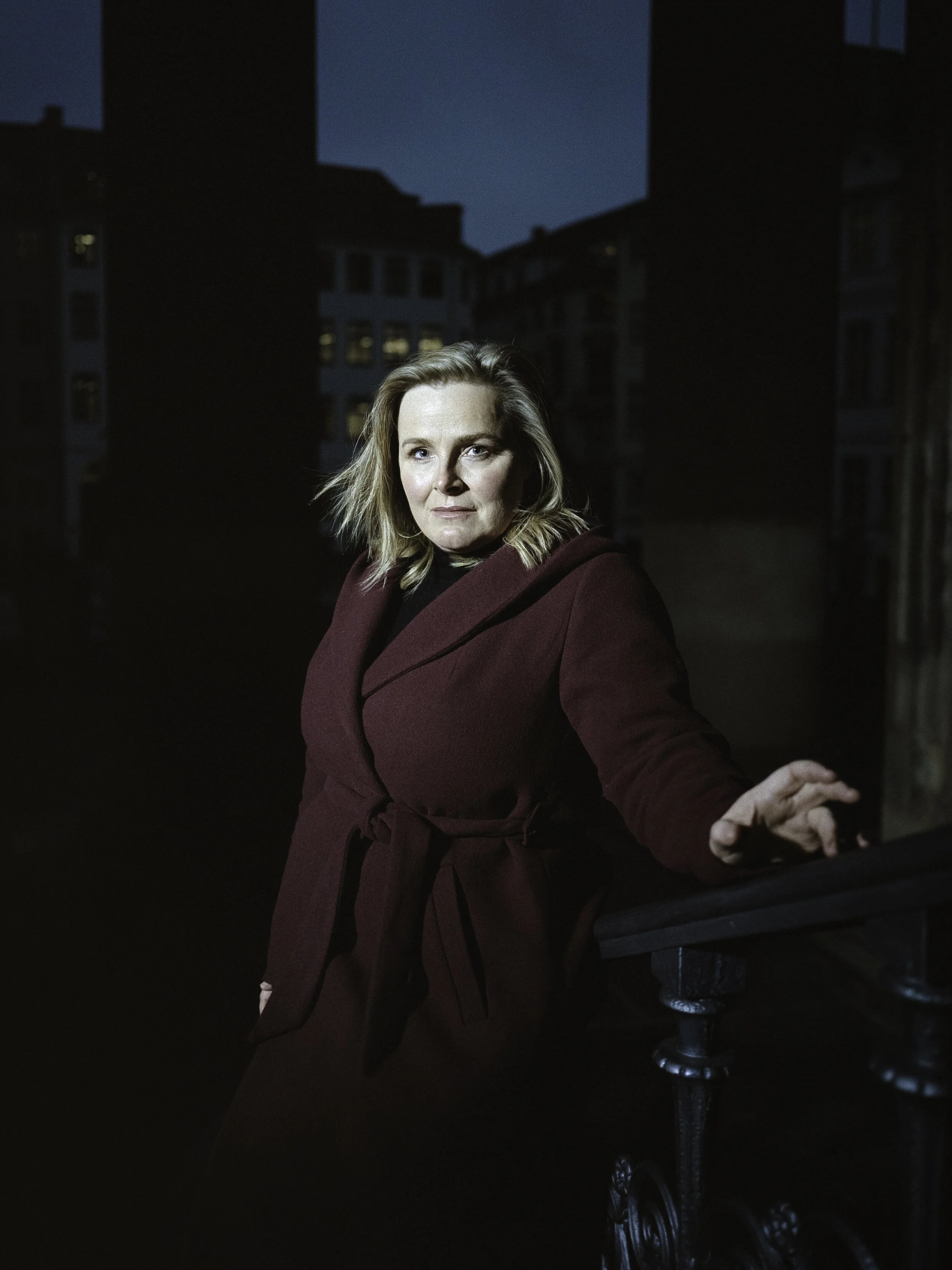  Kirstine Holst, 41 år, kommunikations­konsulent  Den 17. december midt på dagen vedtog Folketinget enstemmigt den nye såkaldte samtykkelov. Loven, der ændrer definitionen af en voldtægt, fik Danmark ikke mindst som følge af Kirstine Holsts langstrak
