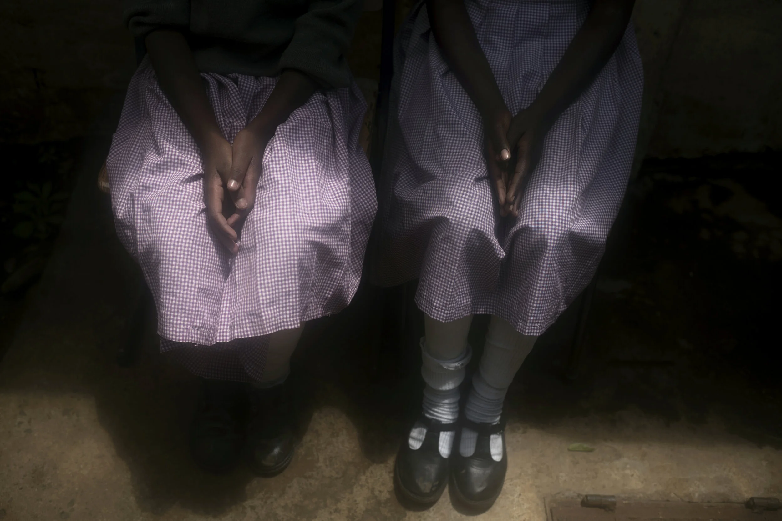  Even though the girls live in hiding, some of them still go to school far from their childhood neighbourhood. The founder of Maisha Girls, Florence Keya, raises money from private donors to pay for the girls' education. She receives no support from 