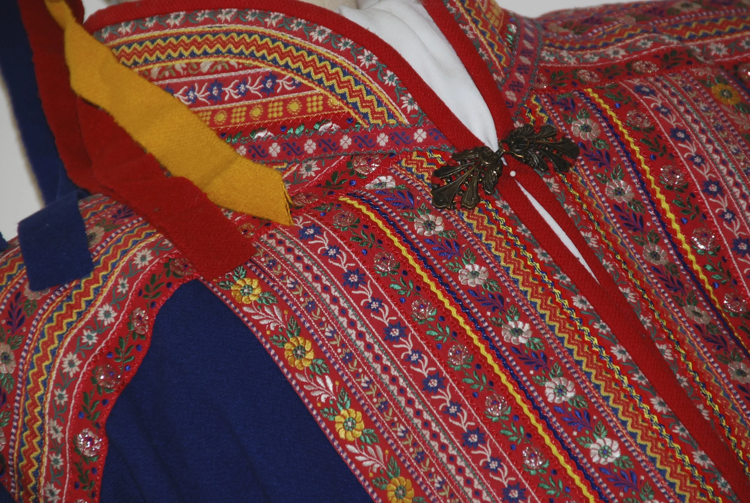 The man's gákti collar. From Enontëkio, Finland.