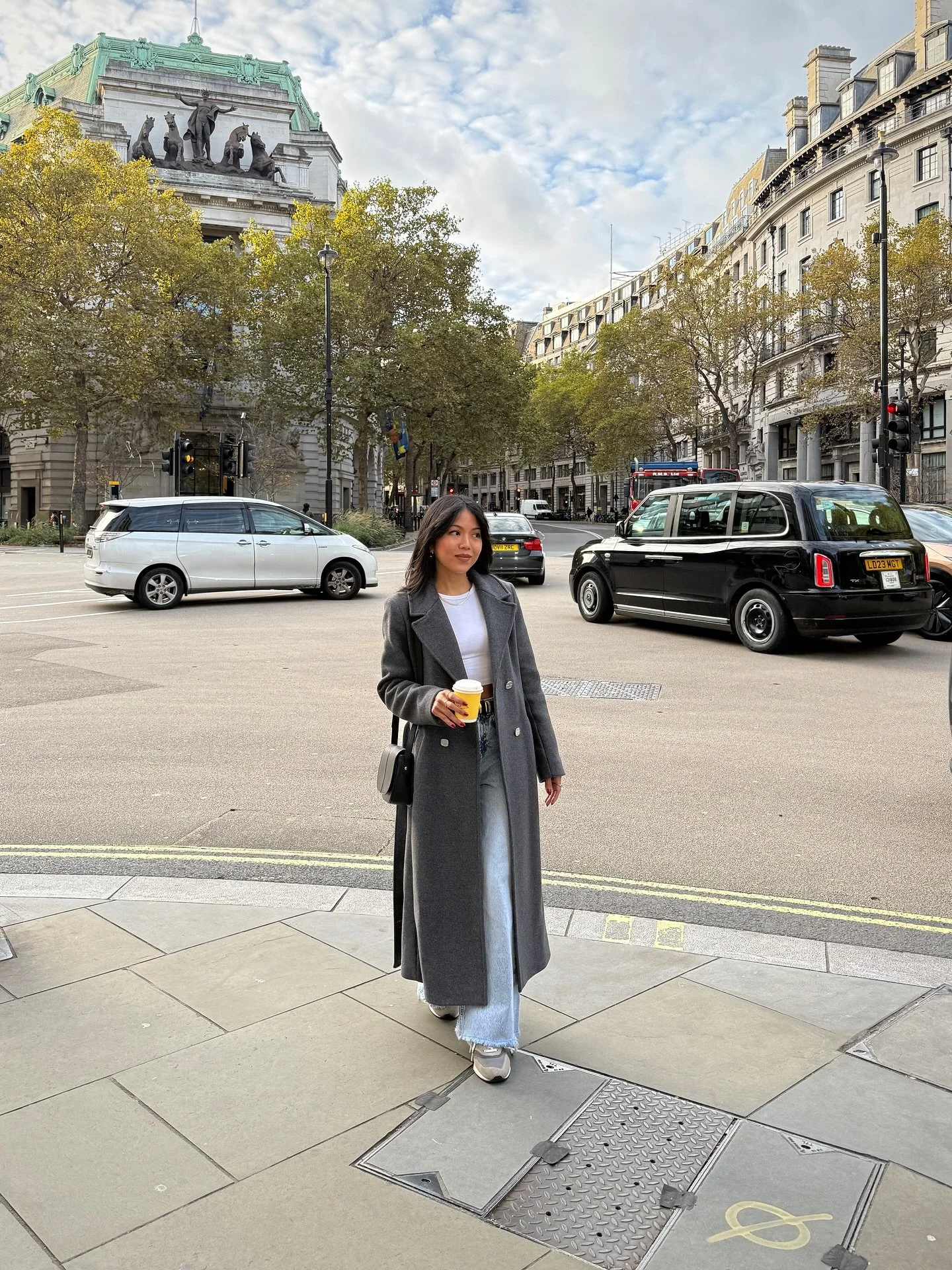 Early autumn coffee run ☕️ Let&rsquo;s go for a walk towards the Thames and pop by the multi-hyphenate cafe that proves more than just a pretty face. The grocer, baker, cafe, and wine bar @cornershop180 has served all-day style since opening in June 