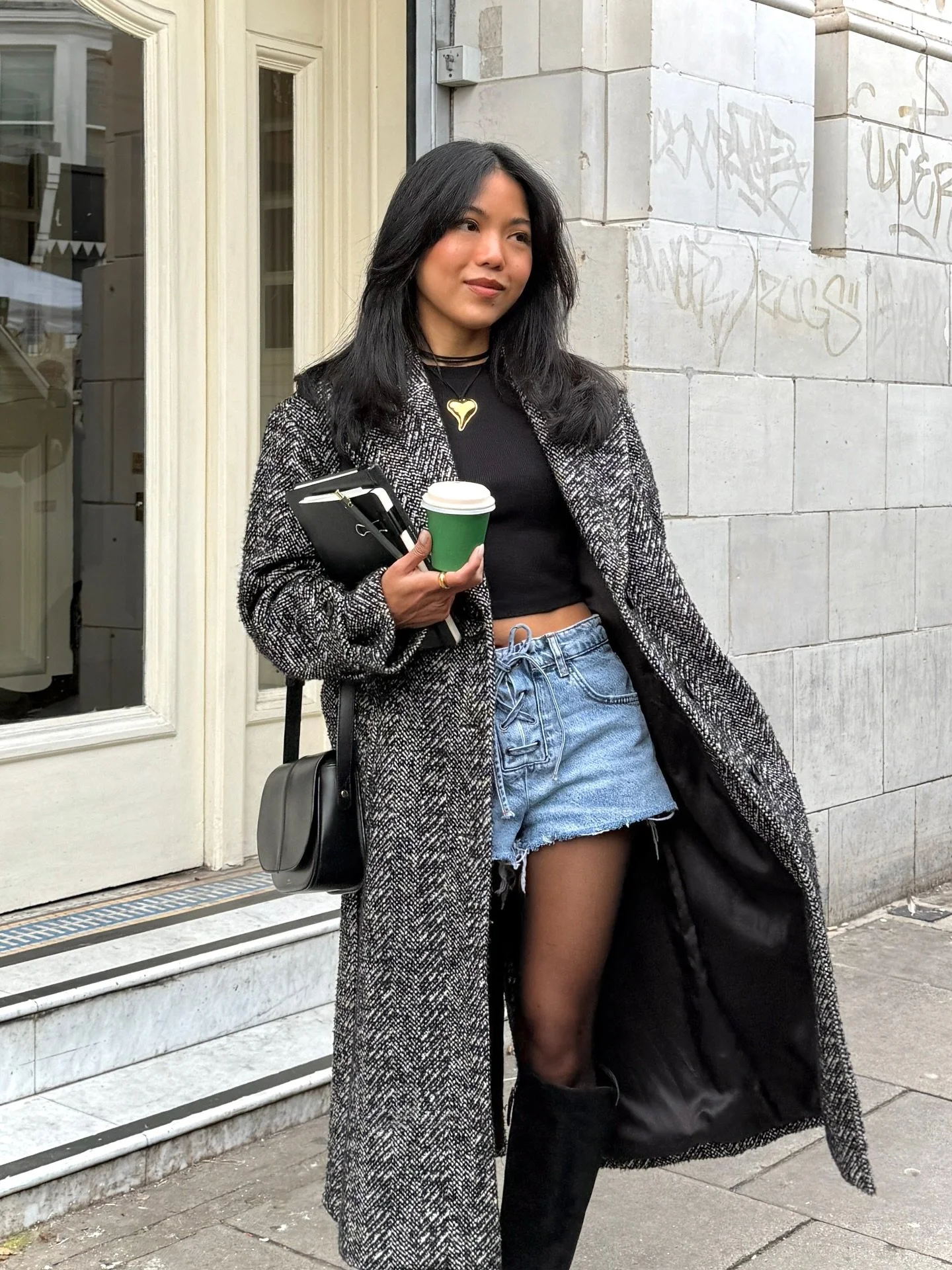 Notting Hill design notebook ❤️ Taking you on a typographical tour of the beloved romcom neighborhood, spotting plenty of handwritten text along the way. 

Note the delightful cursive on bakery counters, restaurant menus, wall art, and outdoor signs 