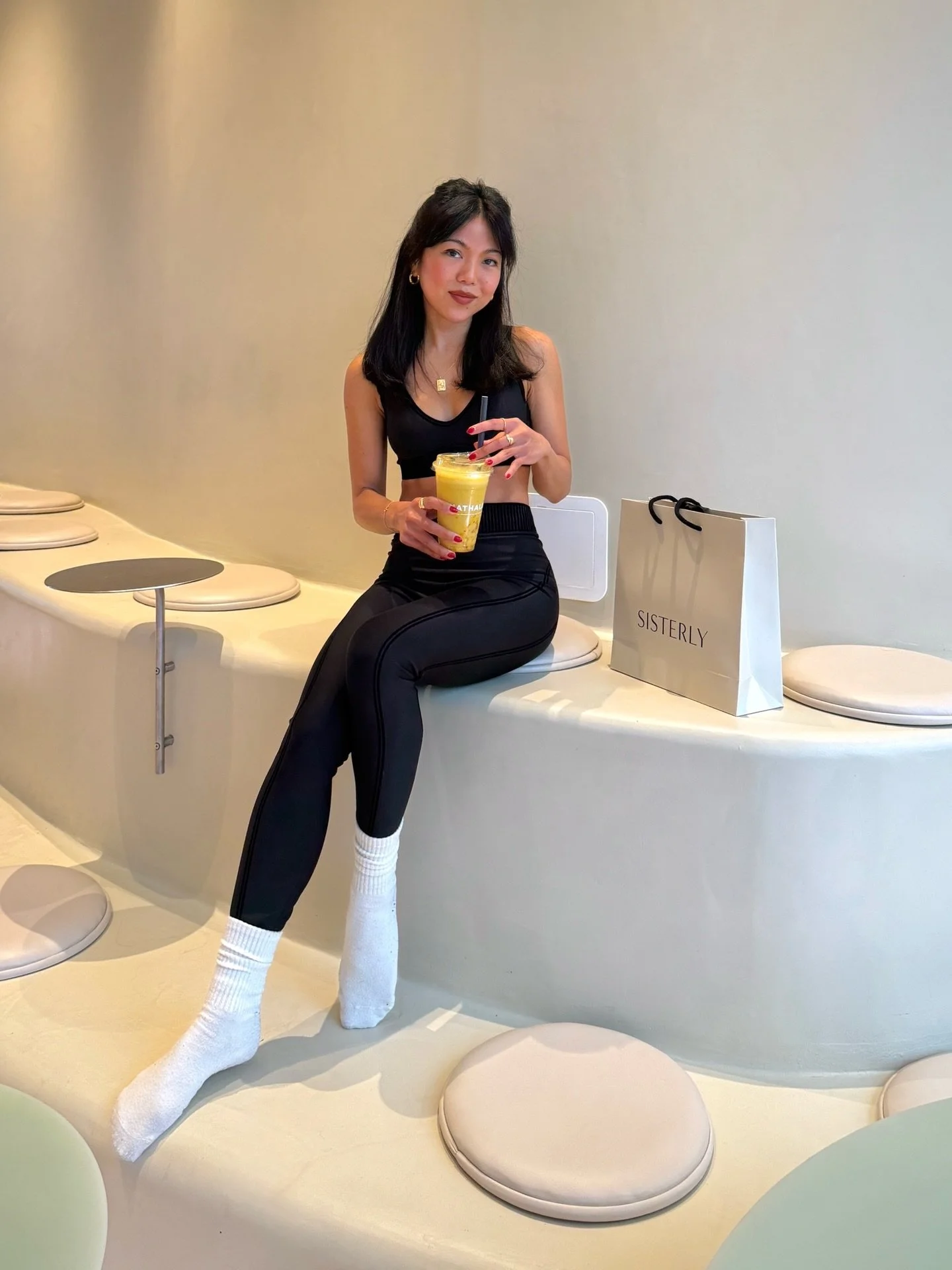 The pause that propels 💛 December gets demanding so it&rsquo;s crucial to replenish: with joyful movement, smart supplements, creative environments, people that inspire.

Such a nourishing time this week with @sisterly_lab and @_themethod_ 

Sisterl