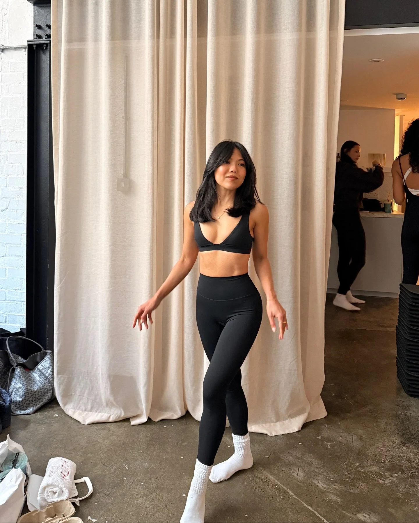 Celebrating the launch of @methodbykate to the London wellness scene 🖤 A sculpt mat Pilates class at the stunning @system__studios capped off with smoothies from @elevatewellnessuk 

Since meeting Kate @theglowedit I&rsquo;ve loved her classes and e