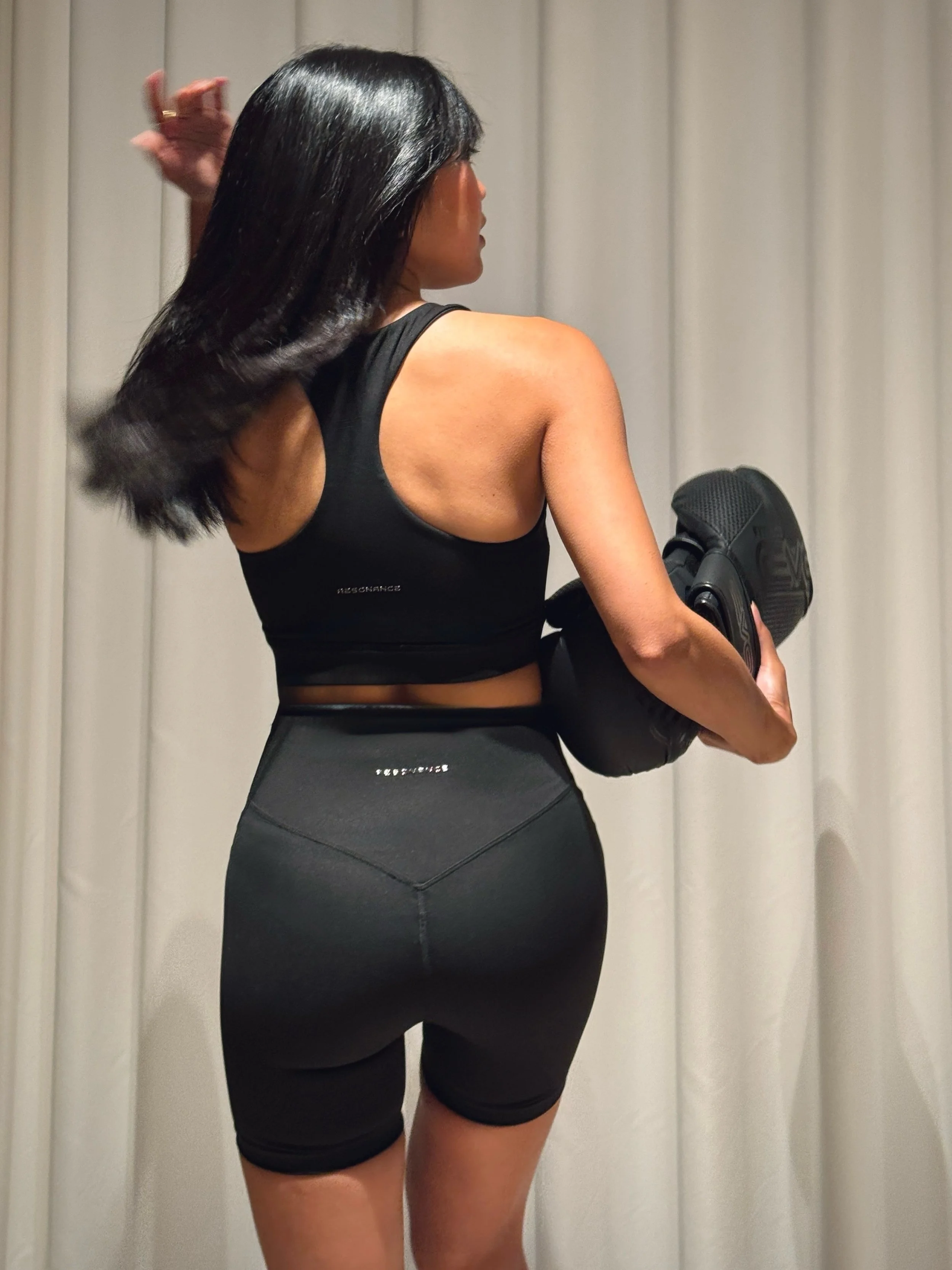 A new wellness series in mineral-infused @resonanceenergywear with @truebeapp 🖤

Over the next six weeks, I&rsquo;m wearing my set across London&rsquo;s best studios and fitness classes, kicked off with a box circuit at @lanserhofartsclub

If you kn