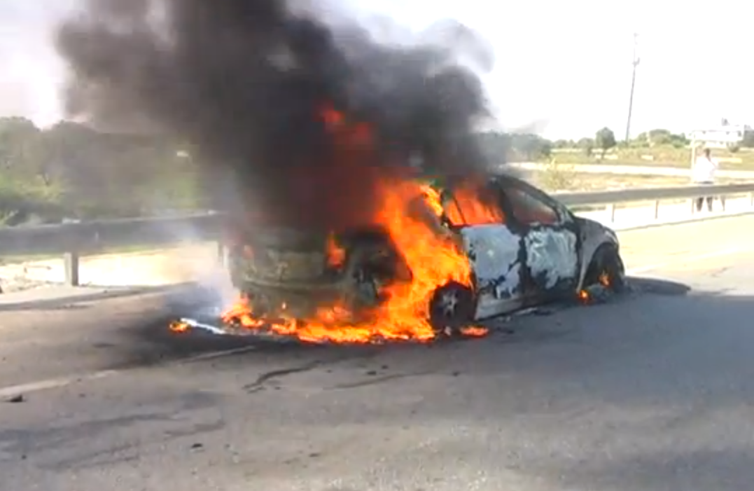 Chevrolet Cruze on fire outside Hyperabad, India