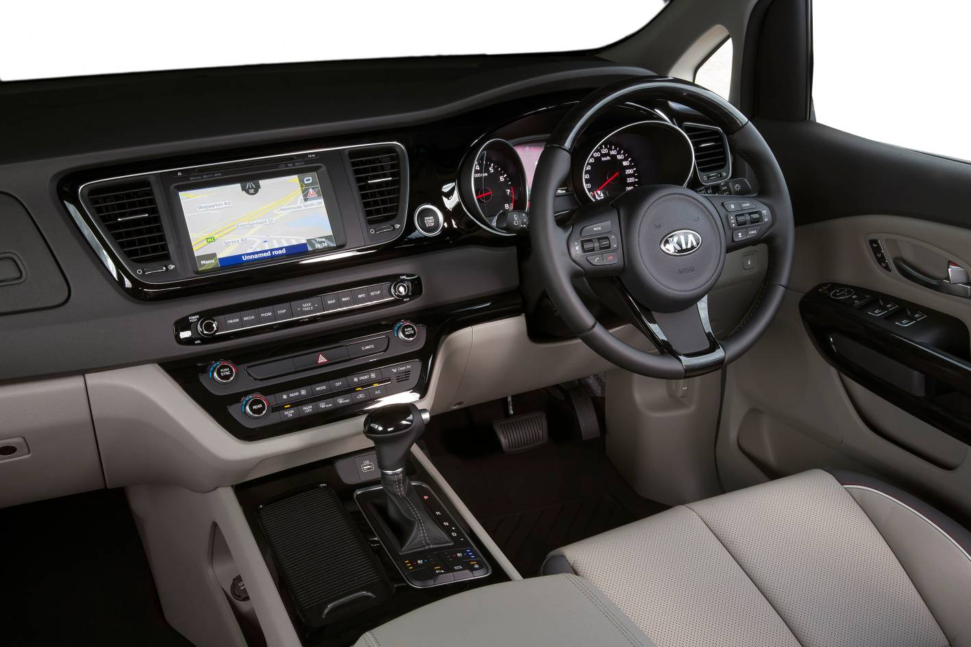 2016 Kia Carnival interior 1.jpg