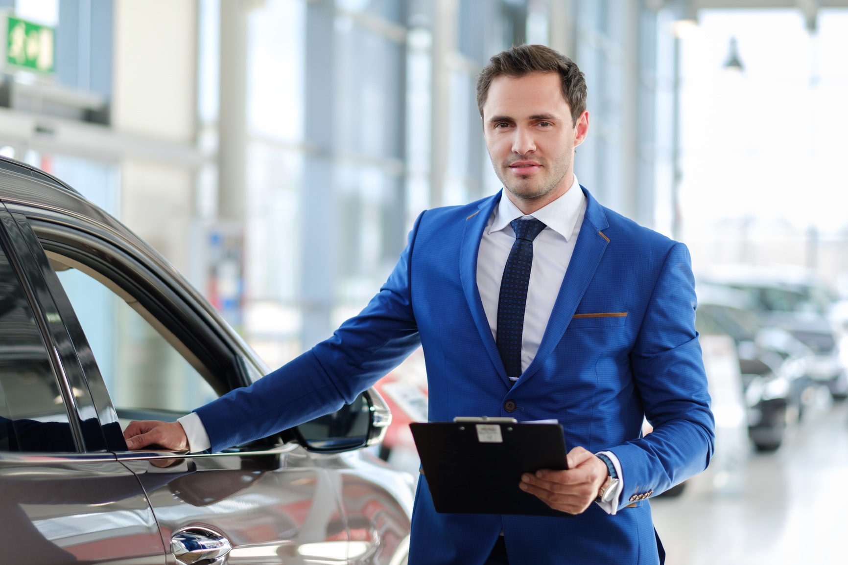 Car Expert’s Financial Rise & Glamorous Profile