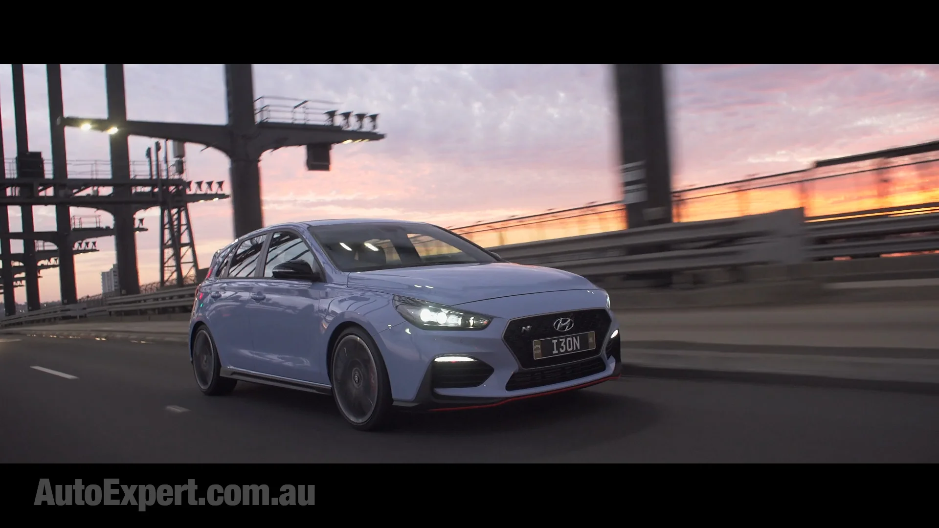 i30 N harbour bridge.jpg