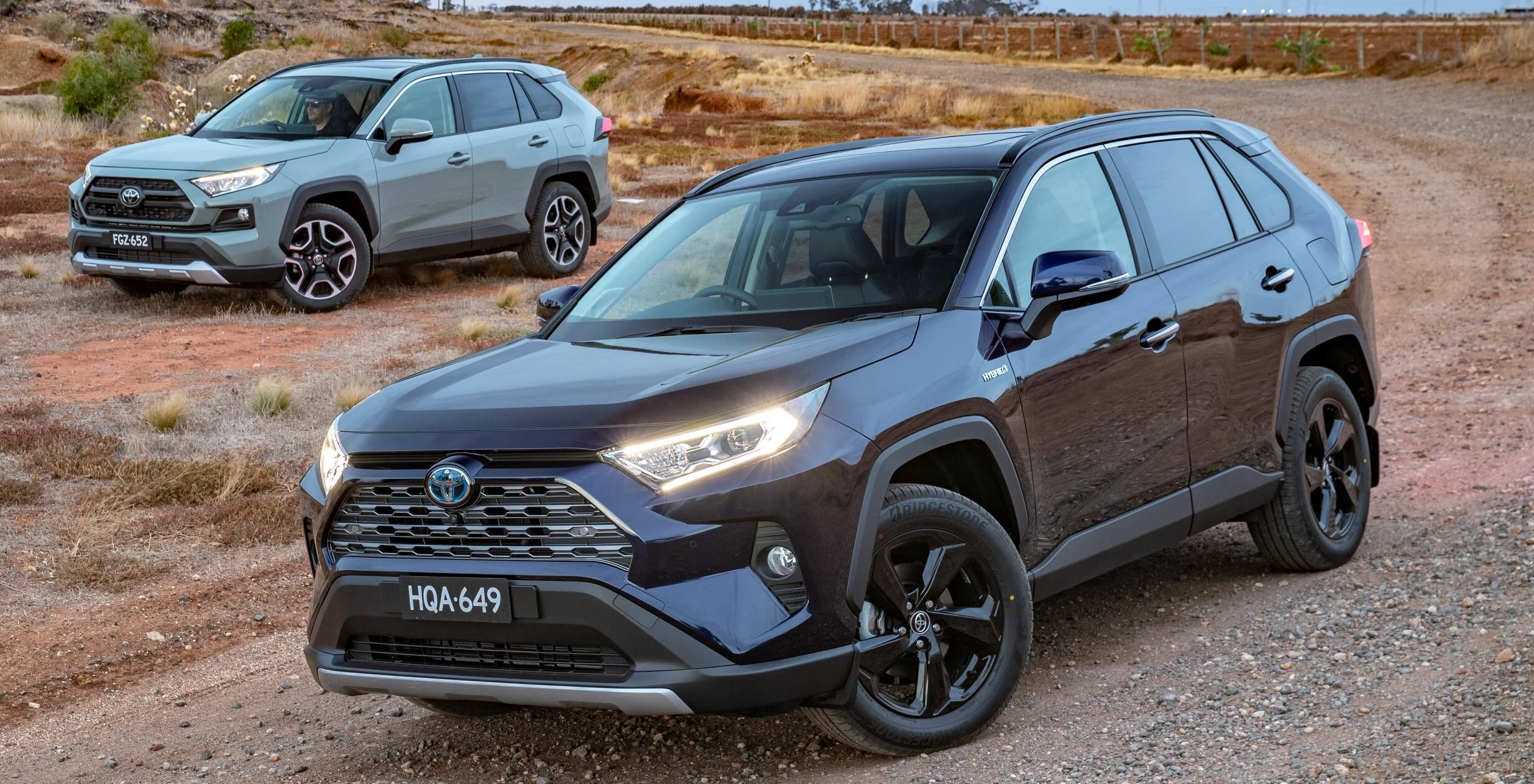 2019+toyota+rav4+range03hr.jpg