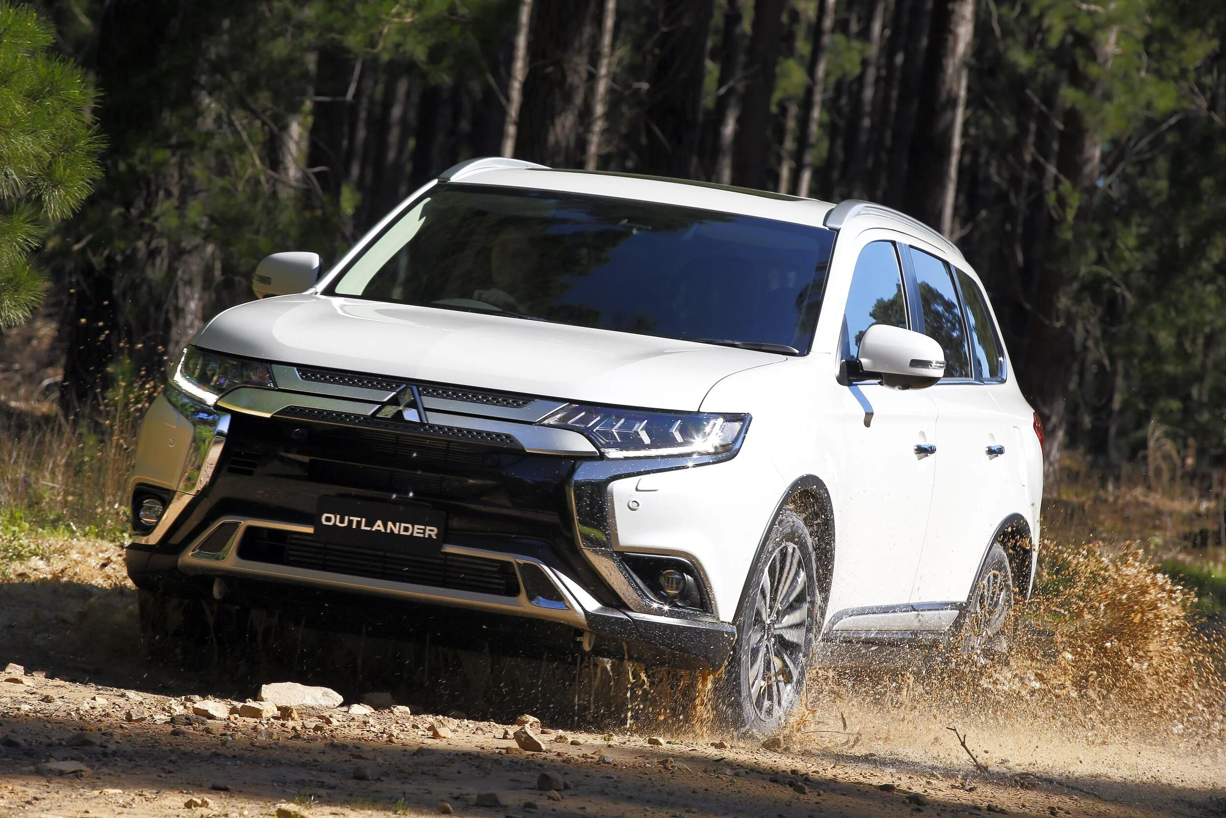 2020 Mitsubishi Outlander review &amp; buyer's guide