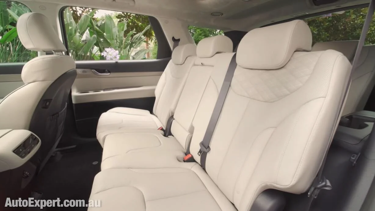 palisade interior row2 8seat.JPG