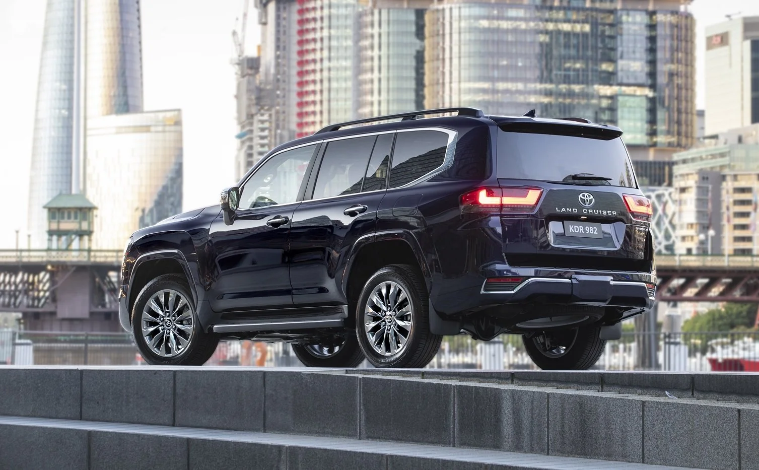 Toyota LandCruiser 300 review and buyer’s guide — Auto Expert John Cadogan