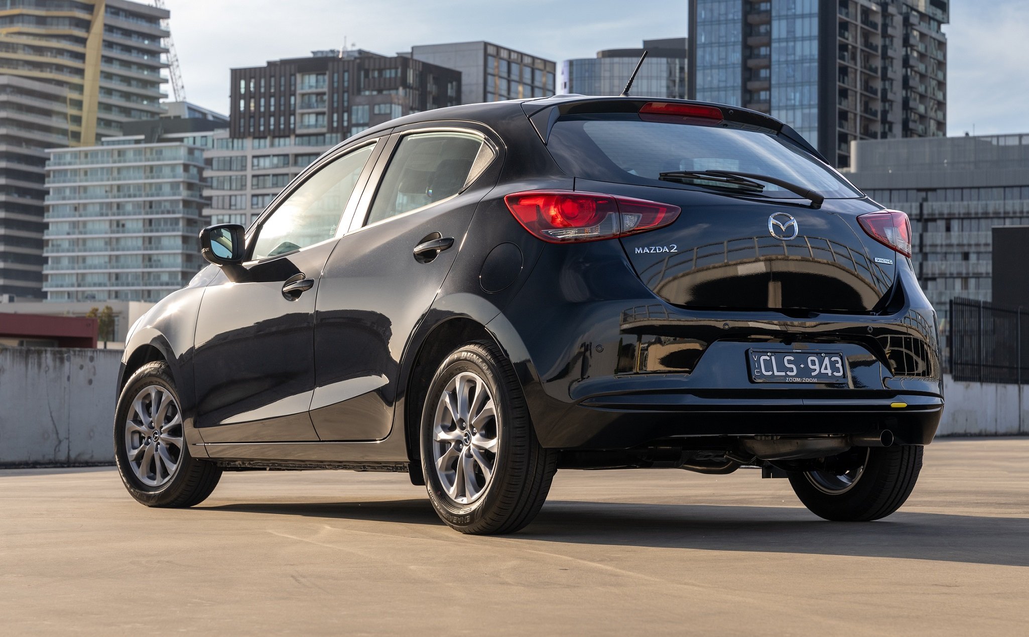 Mazda2_Pure_JetBlack-40.jpg