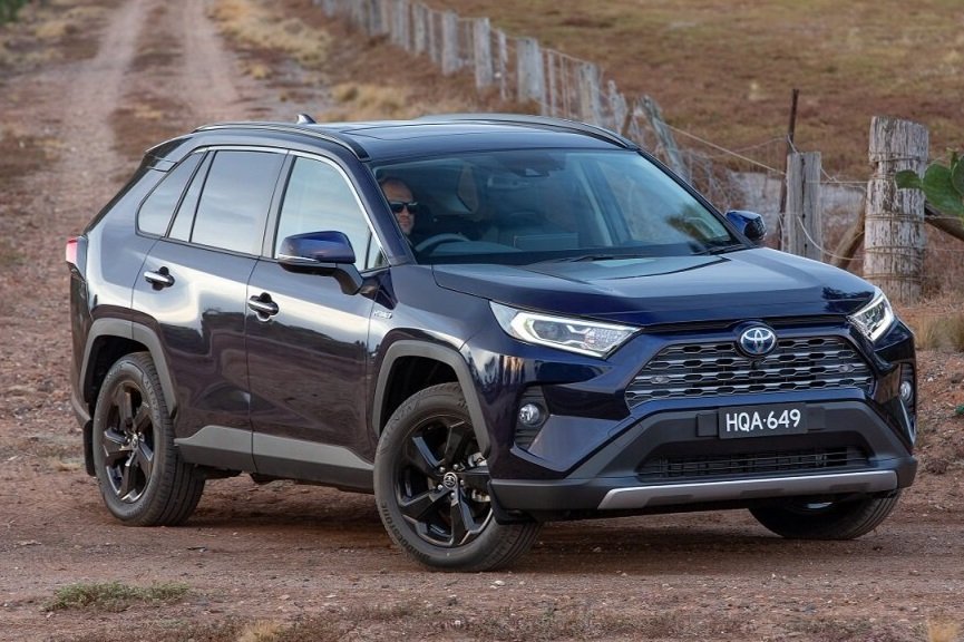 RAV4: Copes with unsealed roads