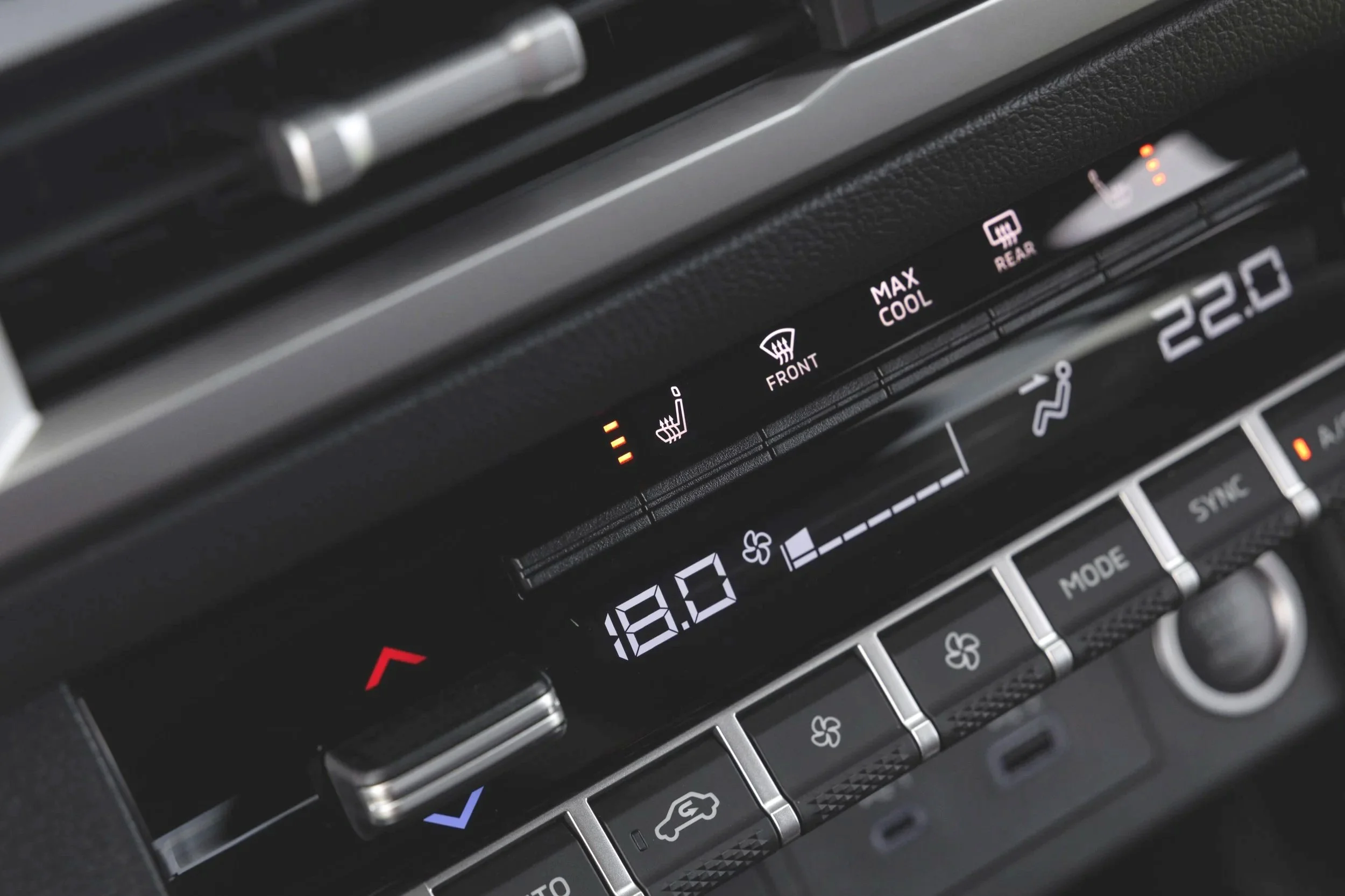 Navara retains the buttons and layout of Triton: that's a good thing