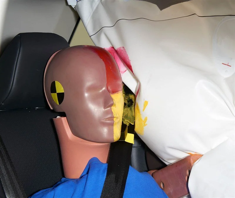 (rear passenger close-up)