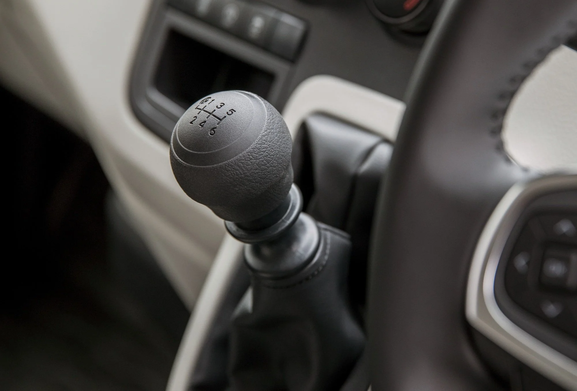but the manual offers a wider power band.