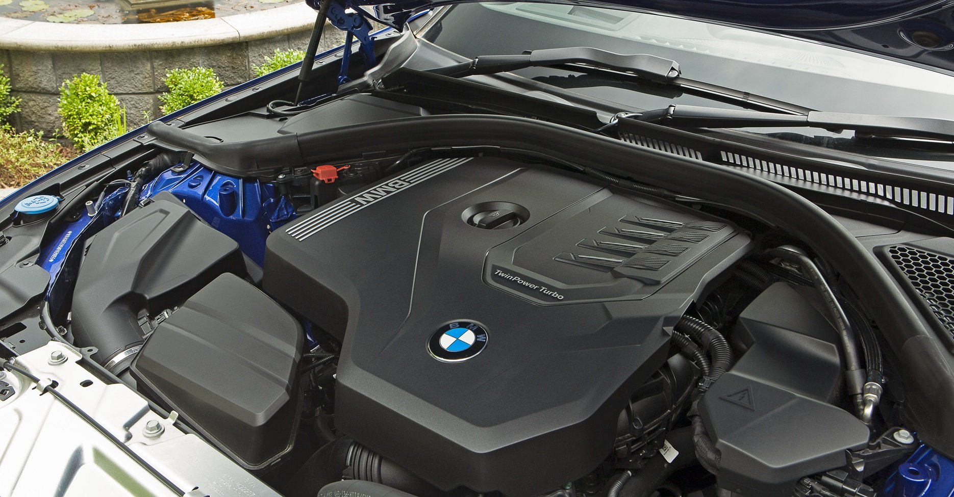 BMW_330i_Touring_Engine.jpg