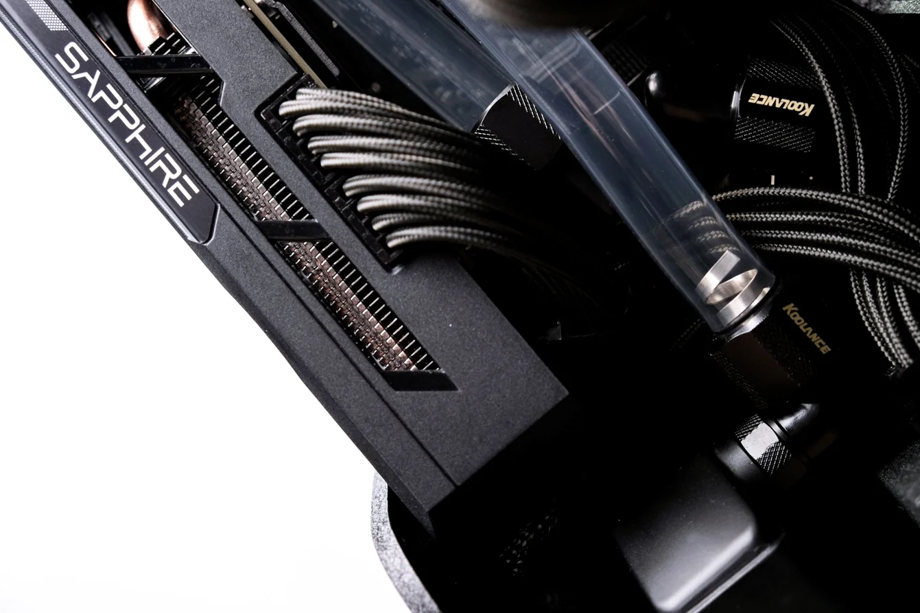 FURY - 2015 (R9 390 NITRO)