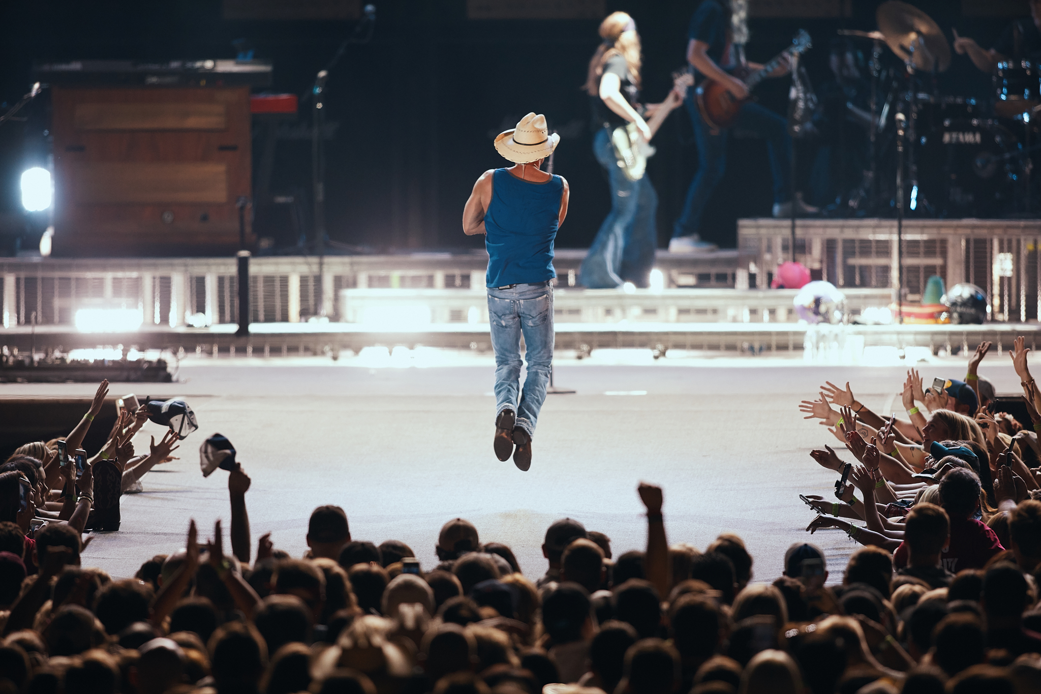 Kenny_Chesney_At_US_Bank_Stadium_On_05-05-2018_Photo_By_Joe_Lemke_020.jpg