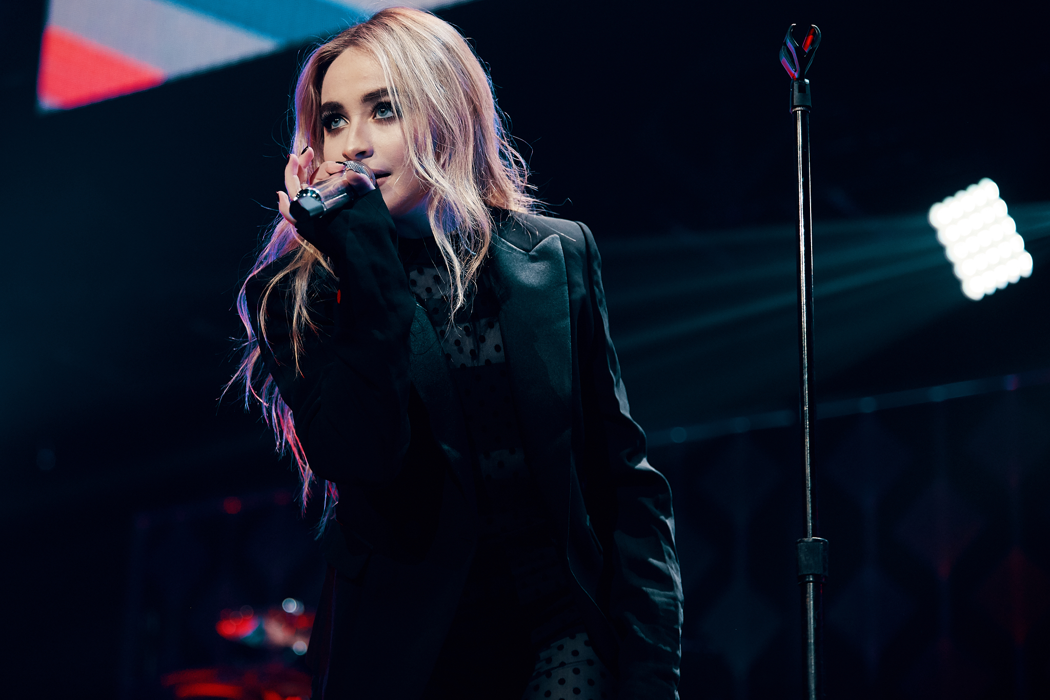 Sabrina_Carpenter_at_Jingle_Ball_12-04-2017_Photo_By_Joe_Lemke_005.jpg