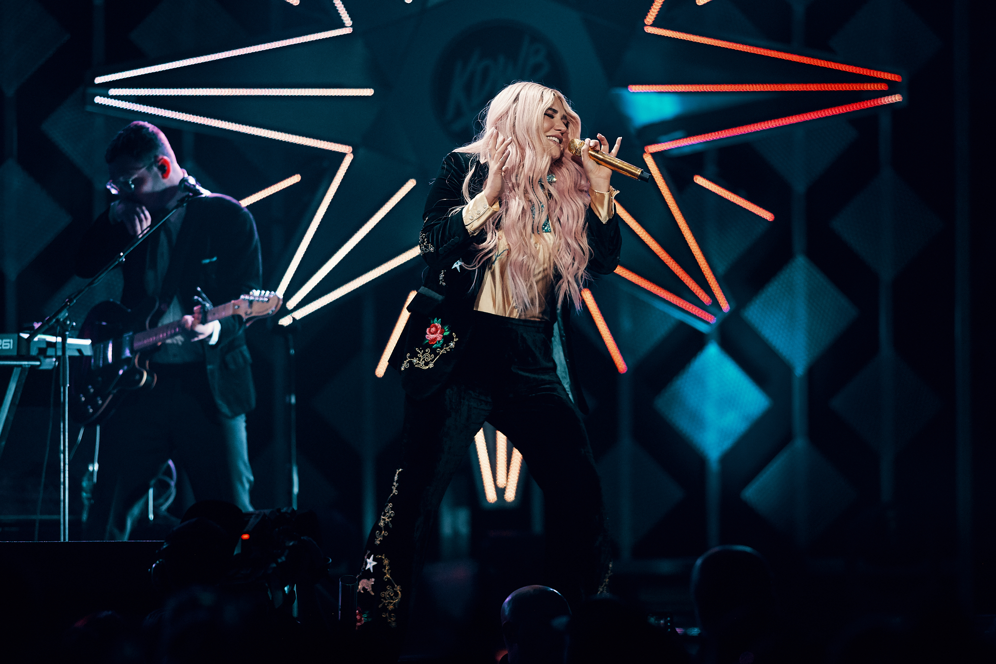 Kesha_at_Jingle_Ball_12-04-2017_Photo_By_Joe_Lemke_008.jpg