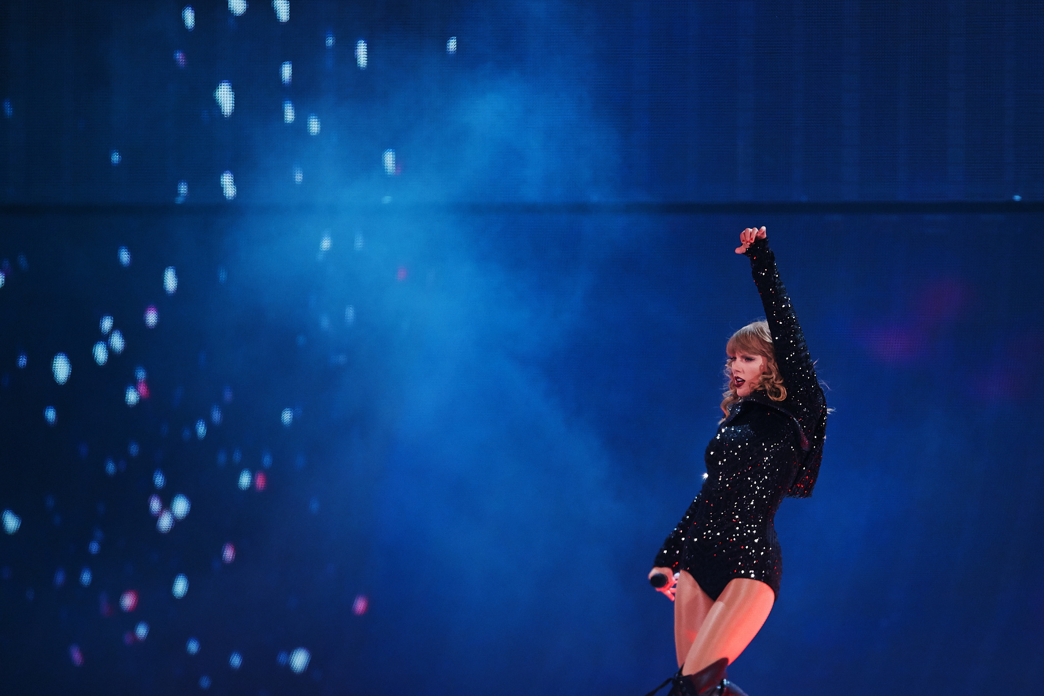 Taylor_Swift_at_US_Bank_Stadium_08-31-2018_Photo_By_Joe_Lemke_014.jpg