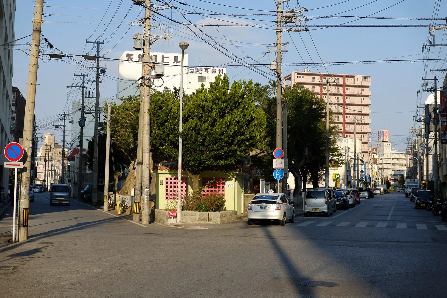 Streets of Naha, Okinawa, Japan. Fuji x100s w/ TCLx100 Teleconverter at ISO 200, f4, 1/1000 sec.