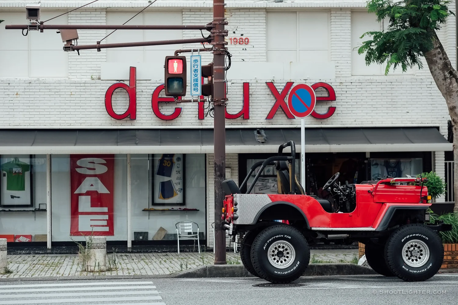 Okinawa City - Fuji X-Pro1, 56mm lens.