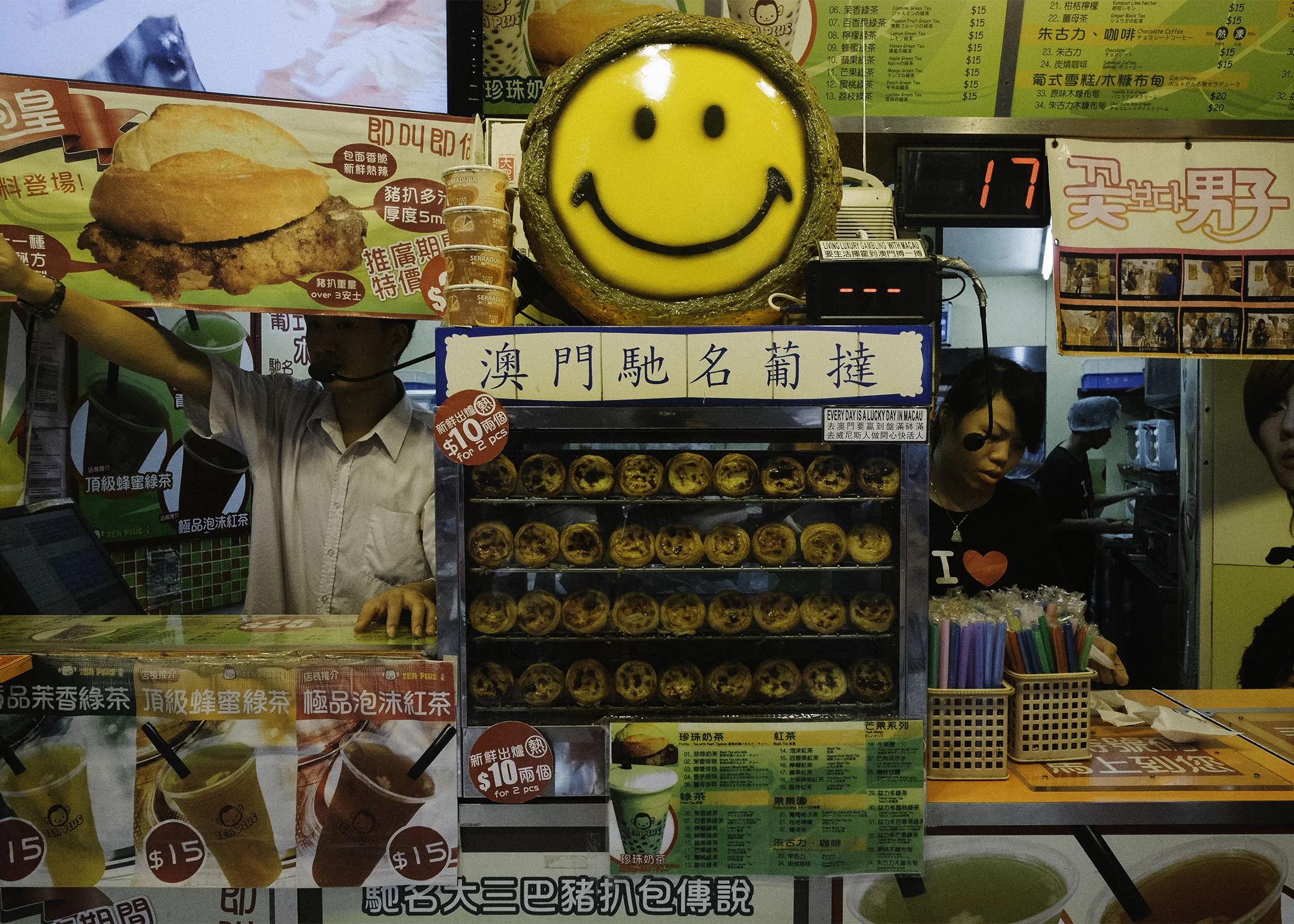 Pork bun or Portuguese tart ? the tart wins every time !!